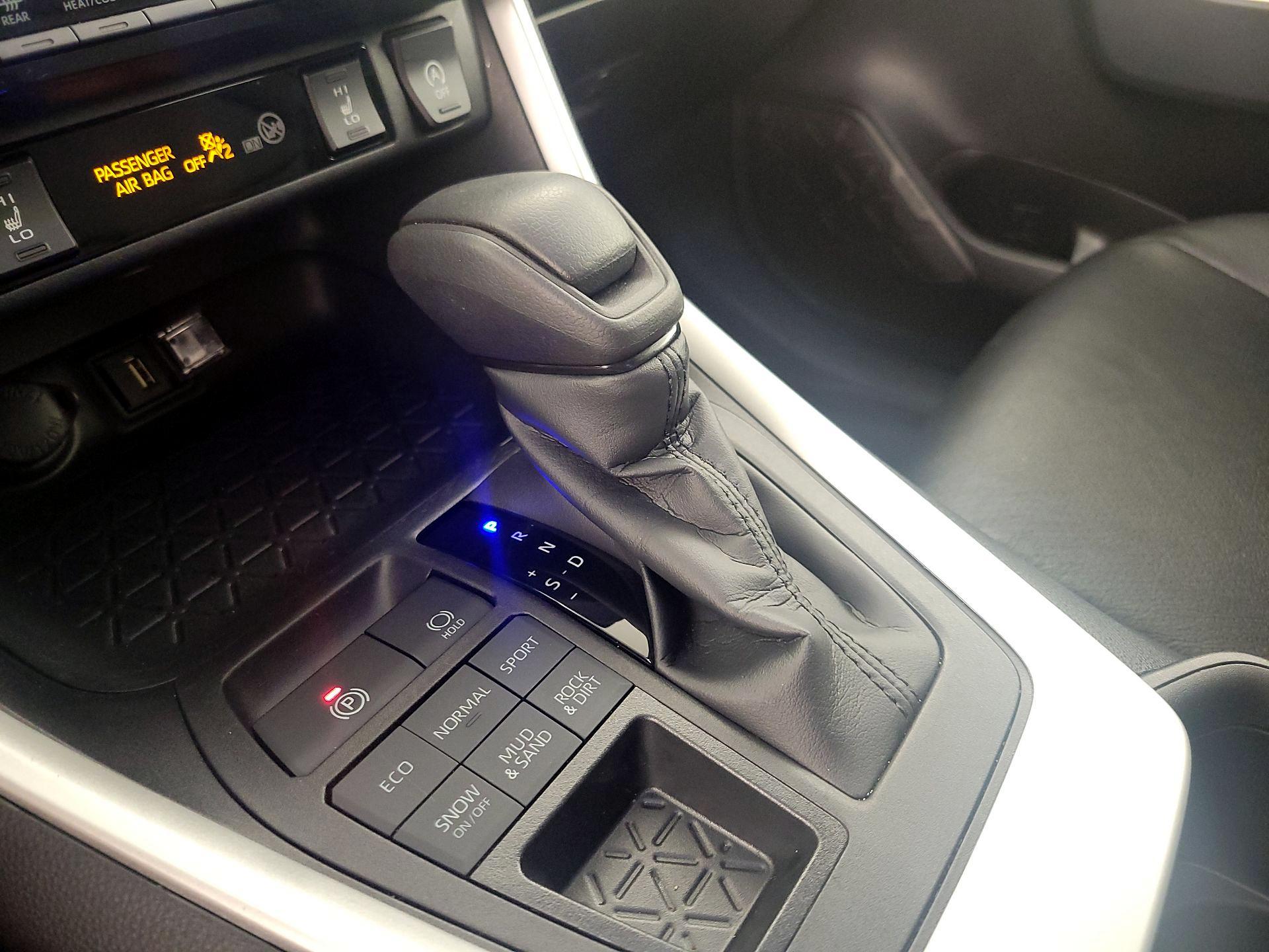 Thumbnail: 2022 Toyota RAV4 - 17