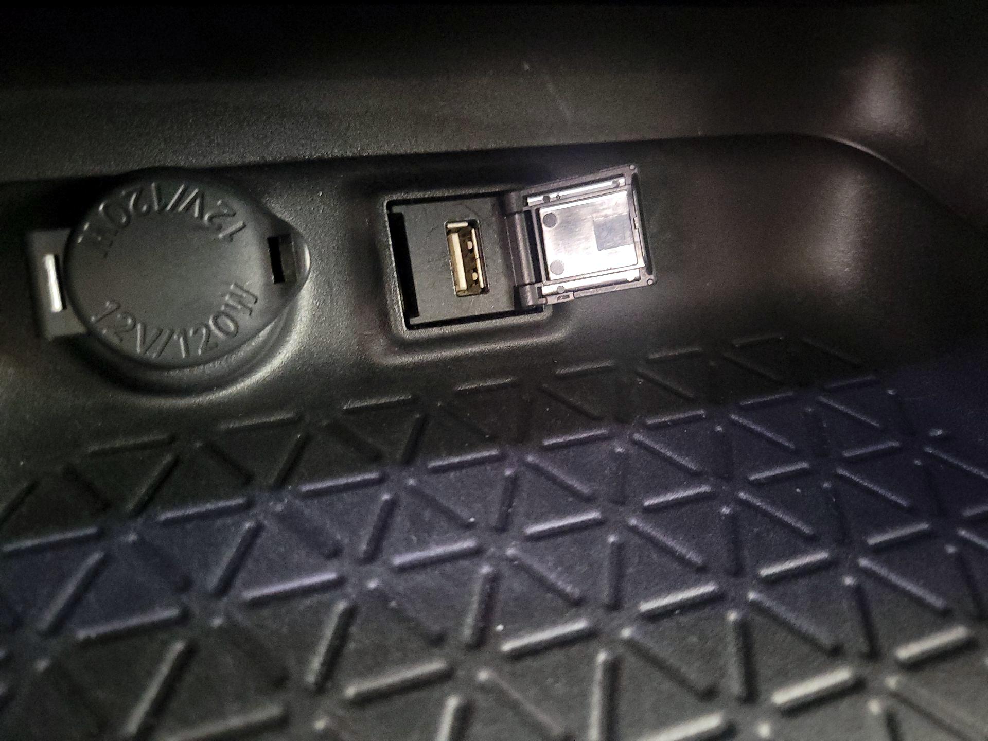 Thumbnail: 2022 Toyota RAV4 - 18