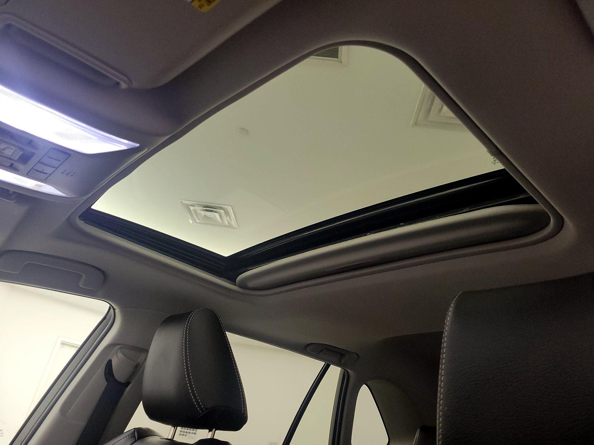 Thumbnail: 2022 Toyota RAV4 - 19