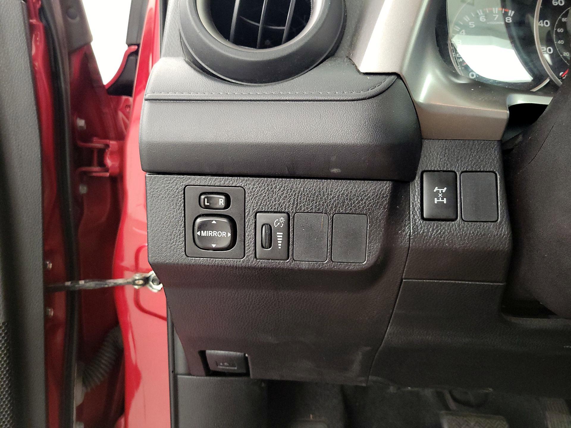 Thumbnail: 2016 Toyota RAV4 - 13