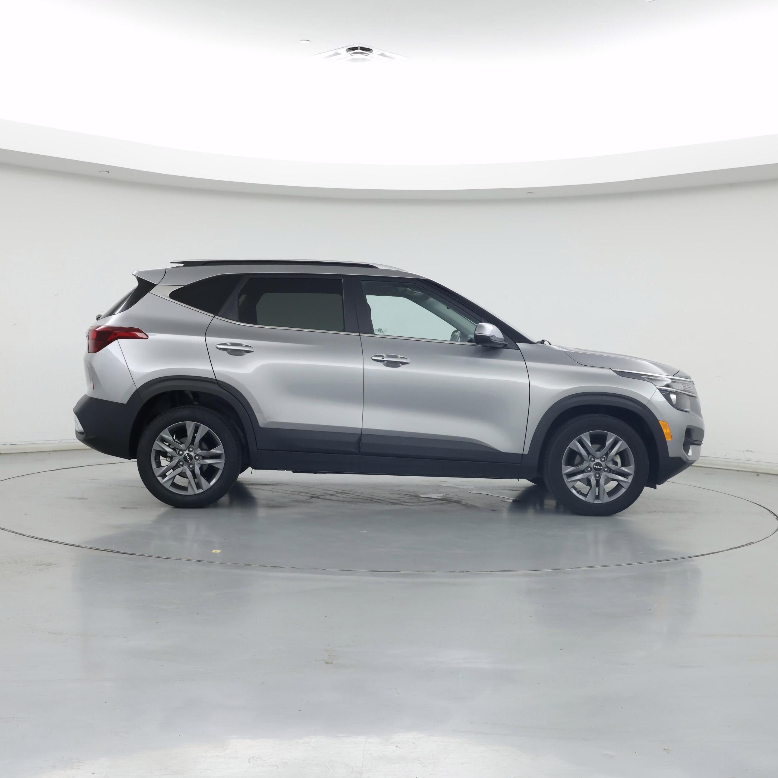 Thumbnail: 2023 Kia Seltos - 7