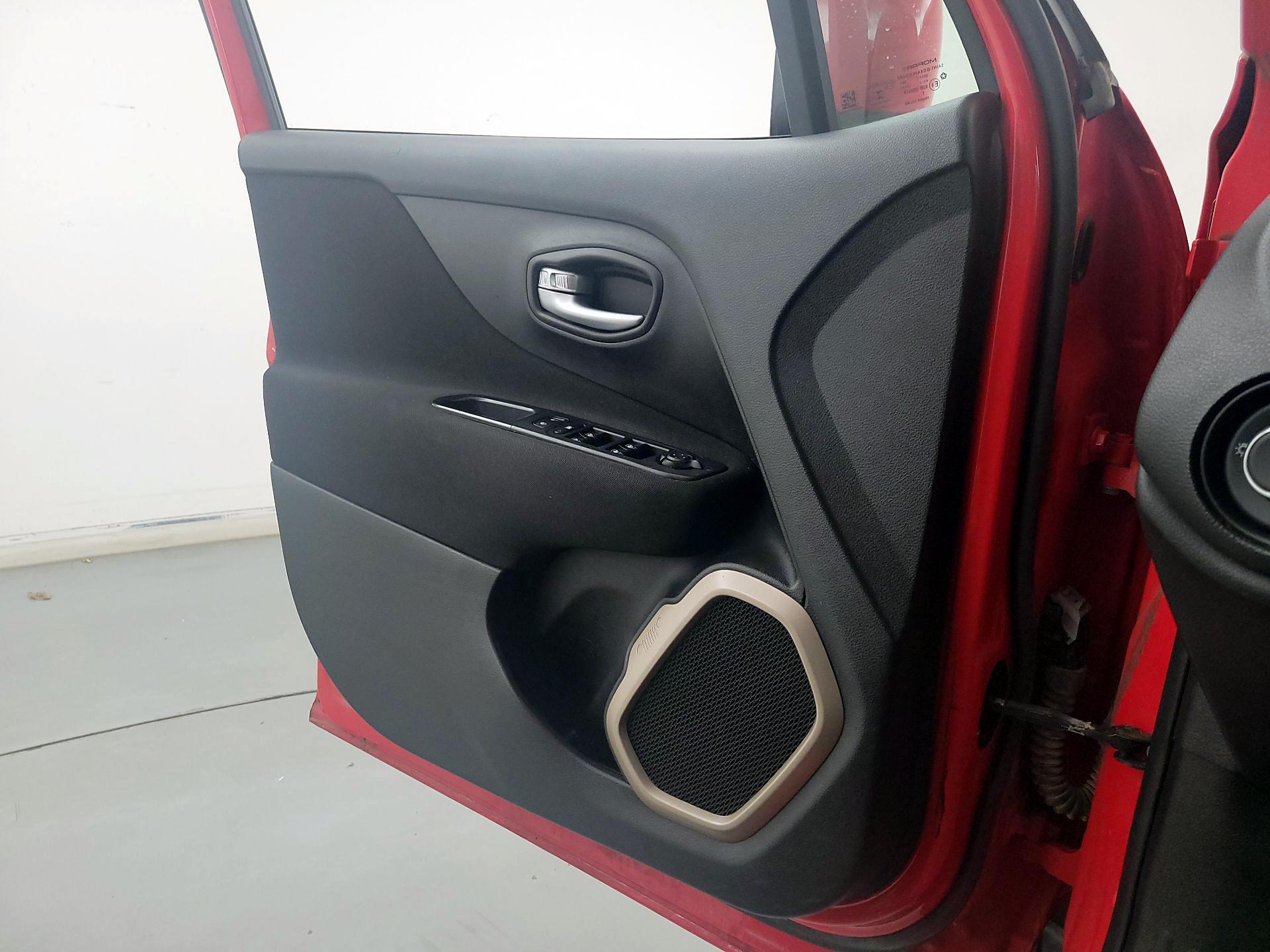 Thumbnail: 2017 Jeep Renegade - 12