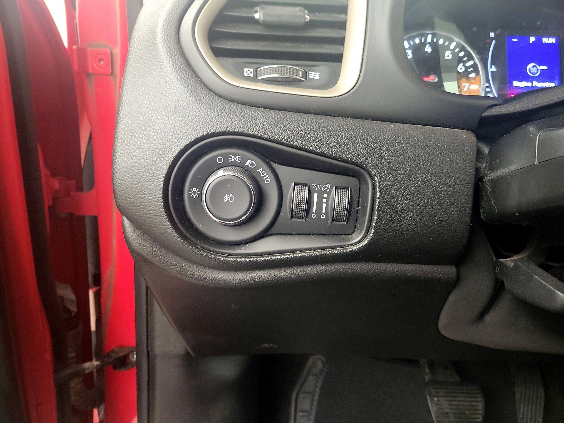 Thumbnail: 2017 Jeep Renegade - 13