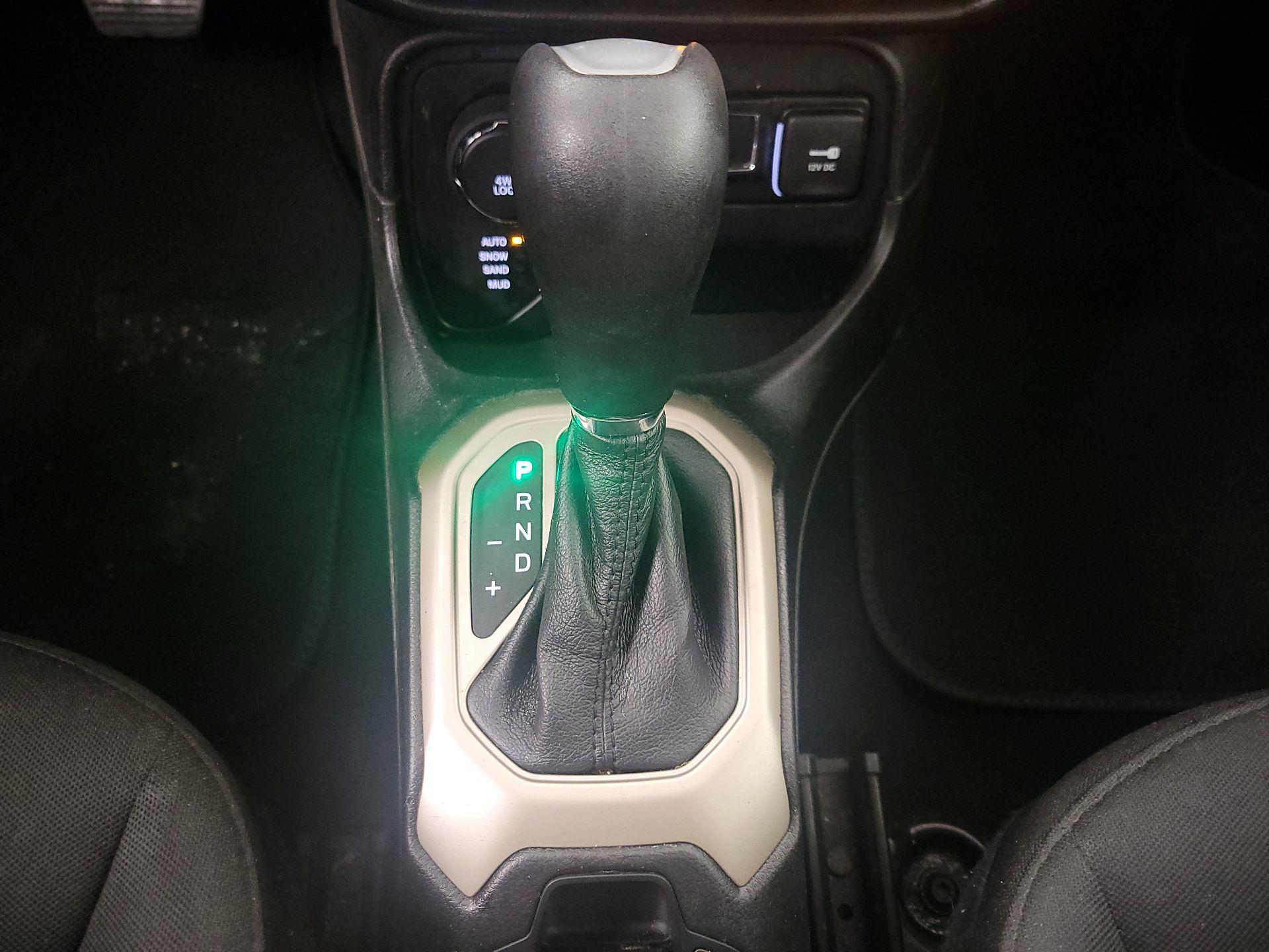 Thumbnail: 2017 Jeep Renegade - 17