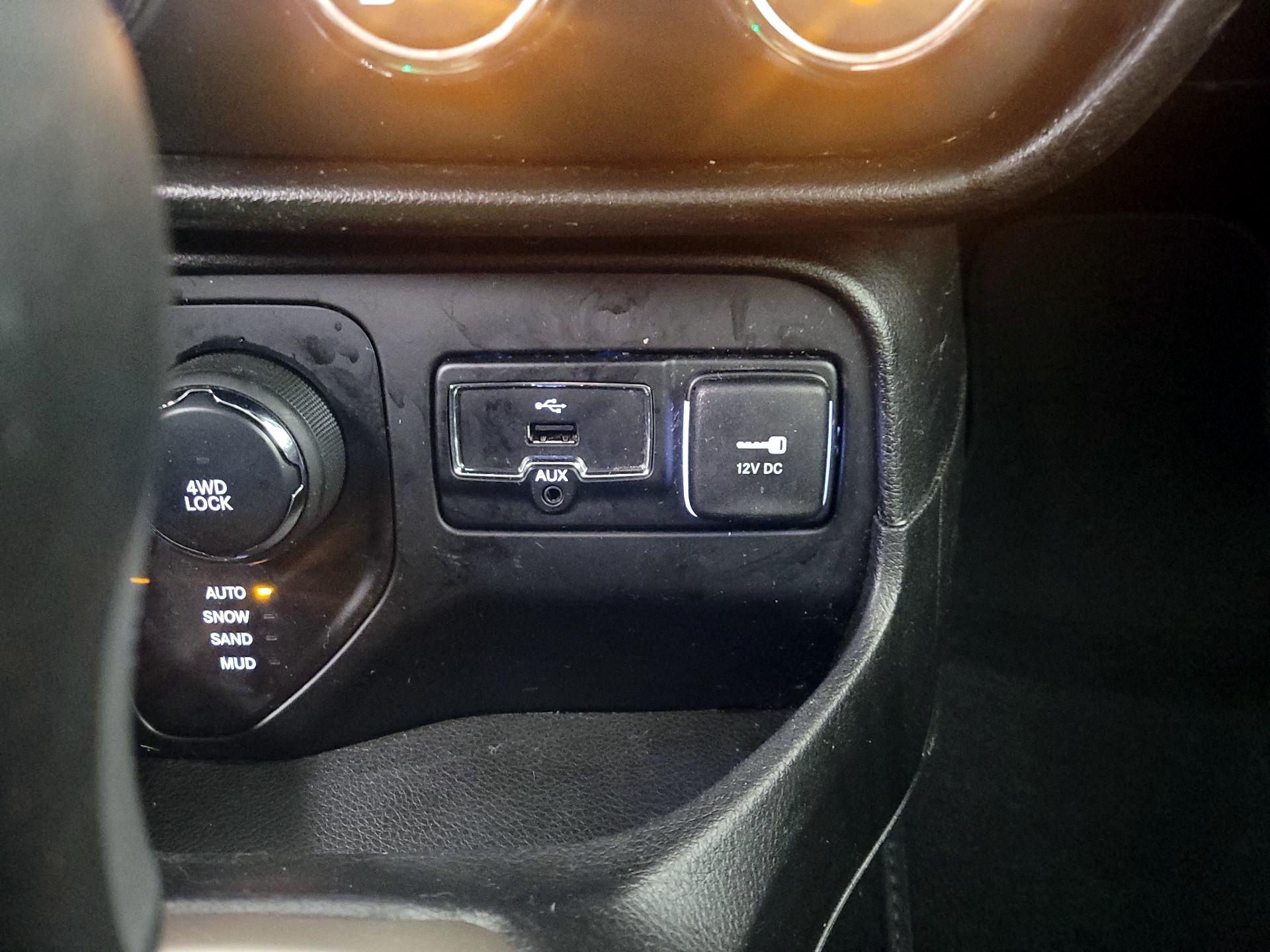 Thumbnail: 2017 Jeep Renegade - 18