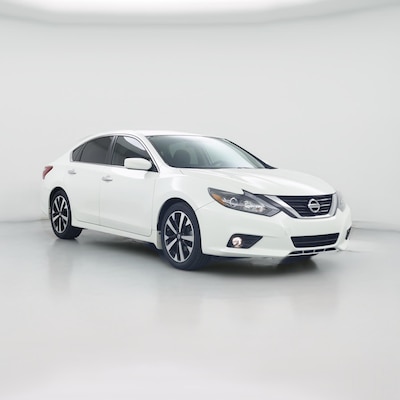 White 2018 Nissan Altima SR