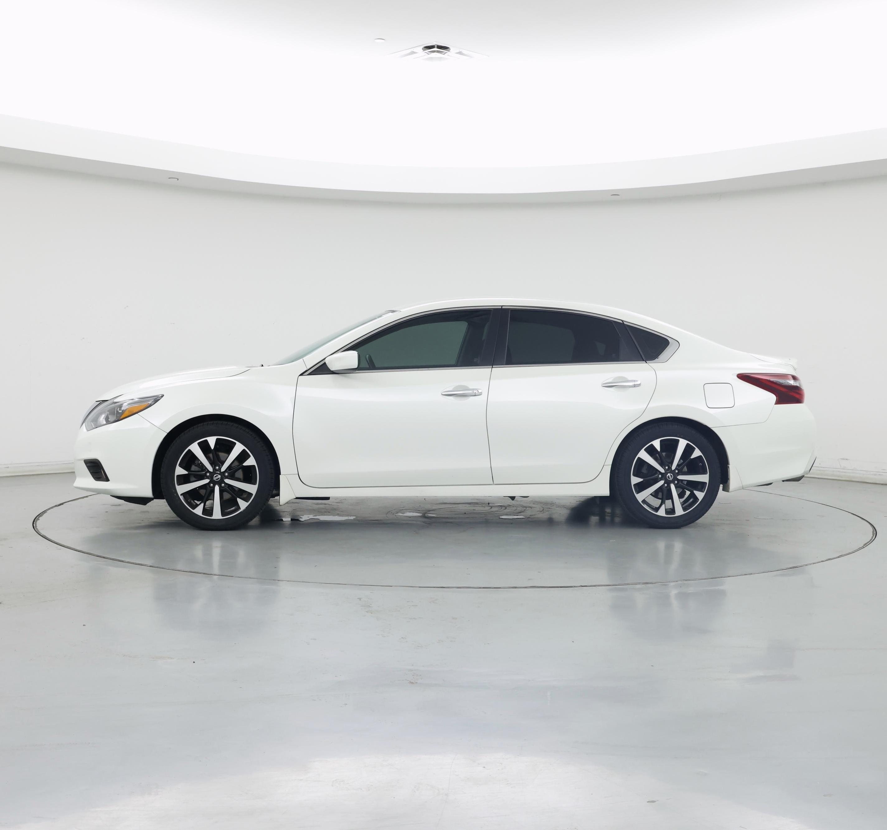 Thumbnail: 2018 Nissan Altima - 3