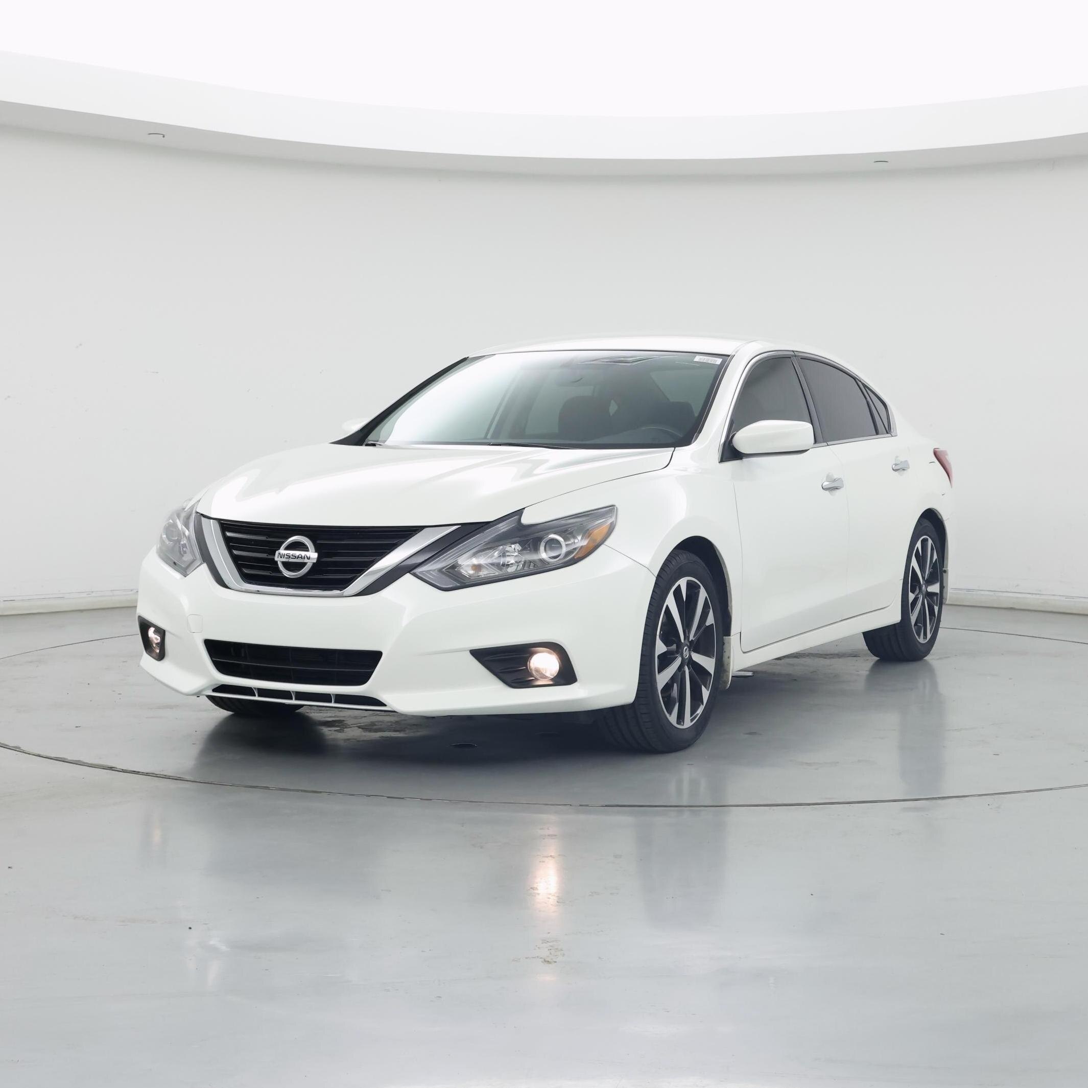 Thumbnail: 2018 Nissan Altima - 4