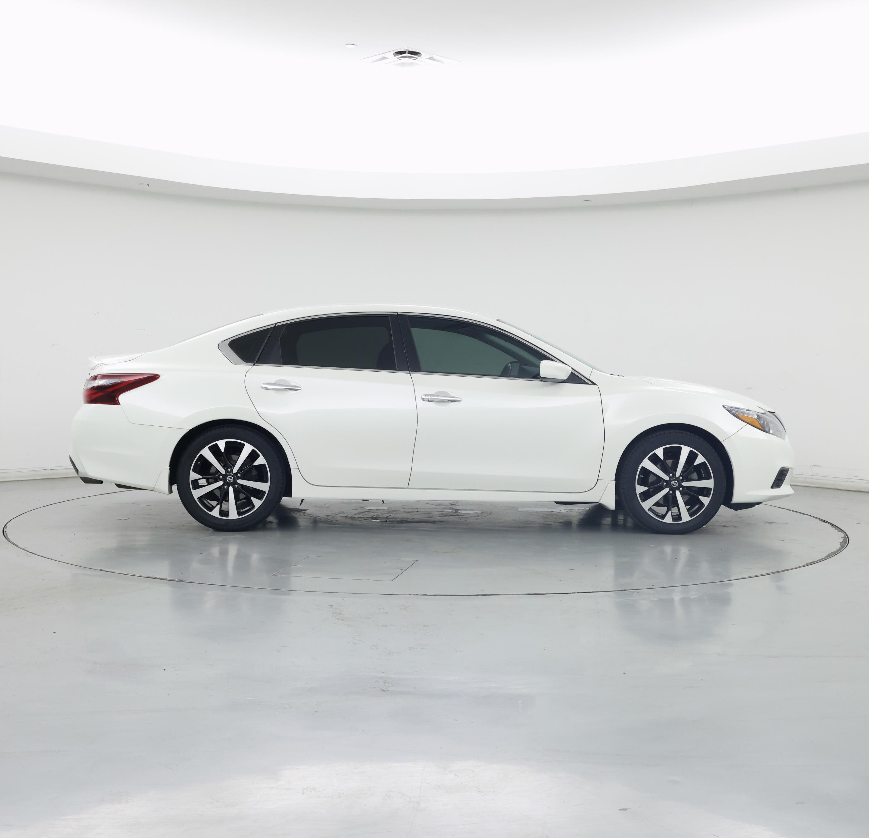 Thumbnail: 2018 Nissan Altima - 7