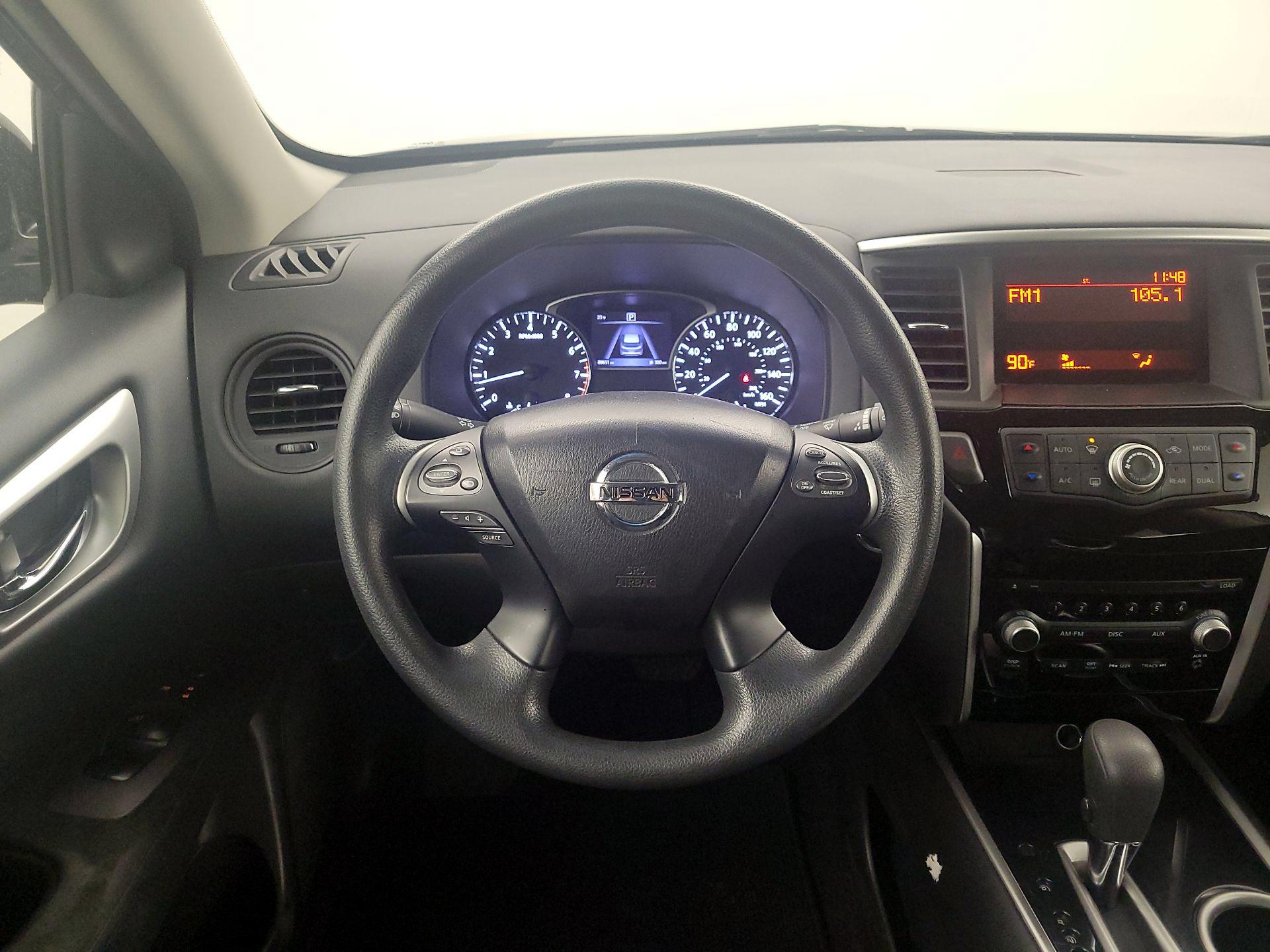 Thumbnail: 2016 Nissan Pathfinder - 10