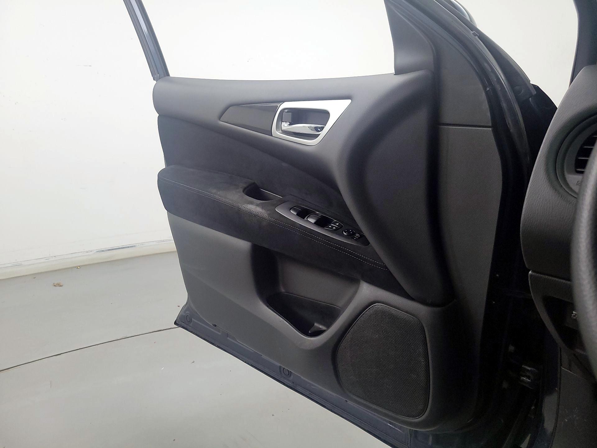 Thumbnail: 2016 Nissan Pathfinder - 12