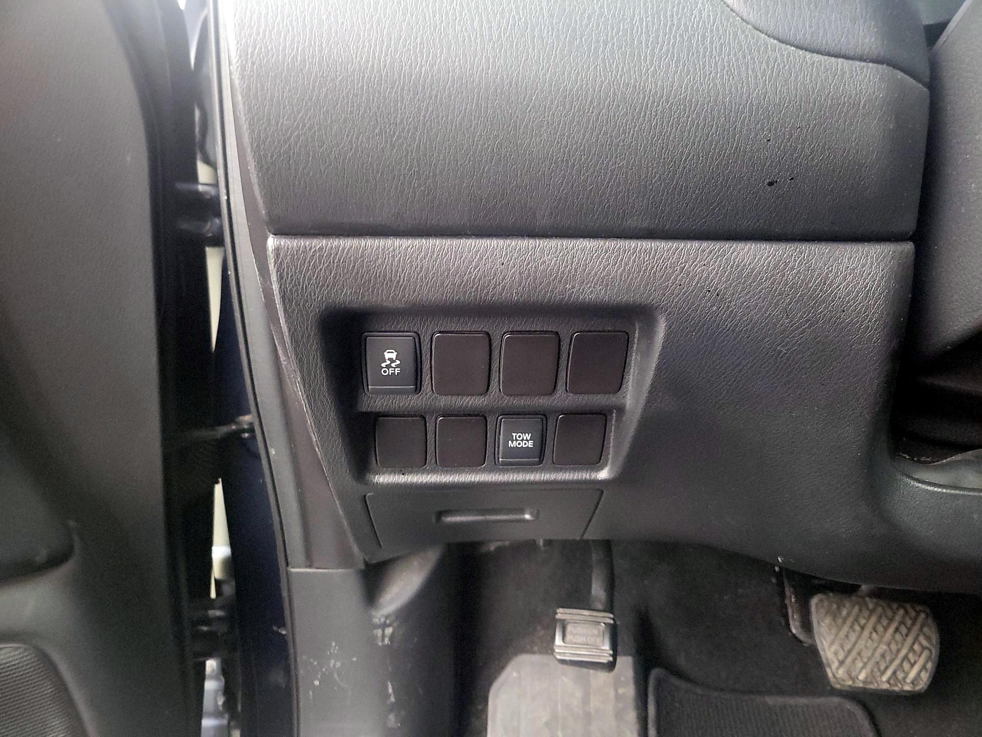 Thumbnail: 2016 Nissan Pathfinder - 13