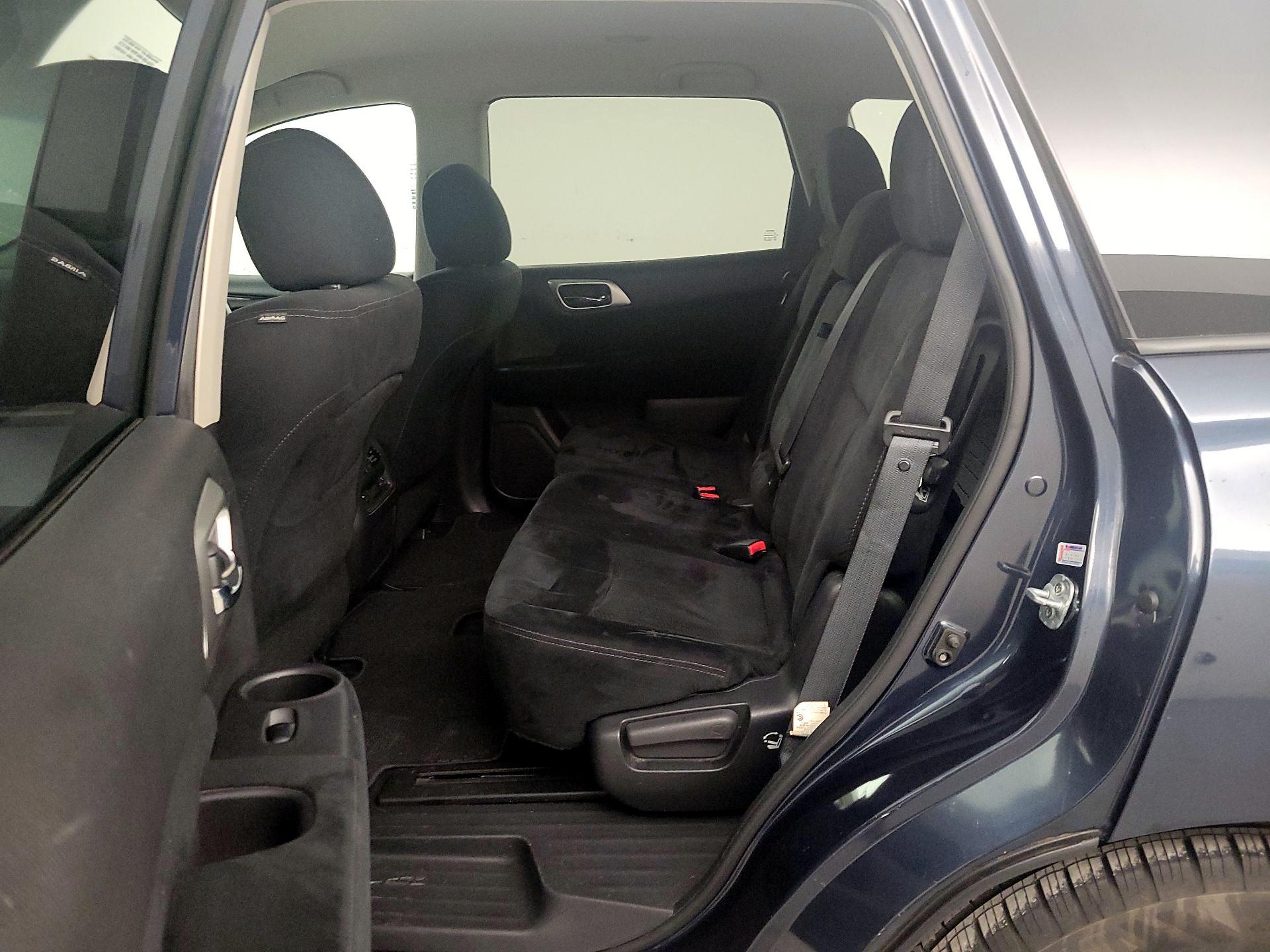 Thumbnail: 2016 Nissan Pathfinder - 18