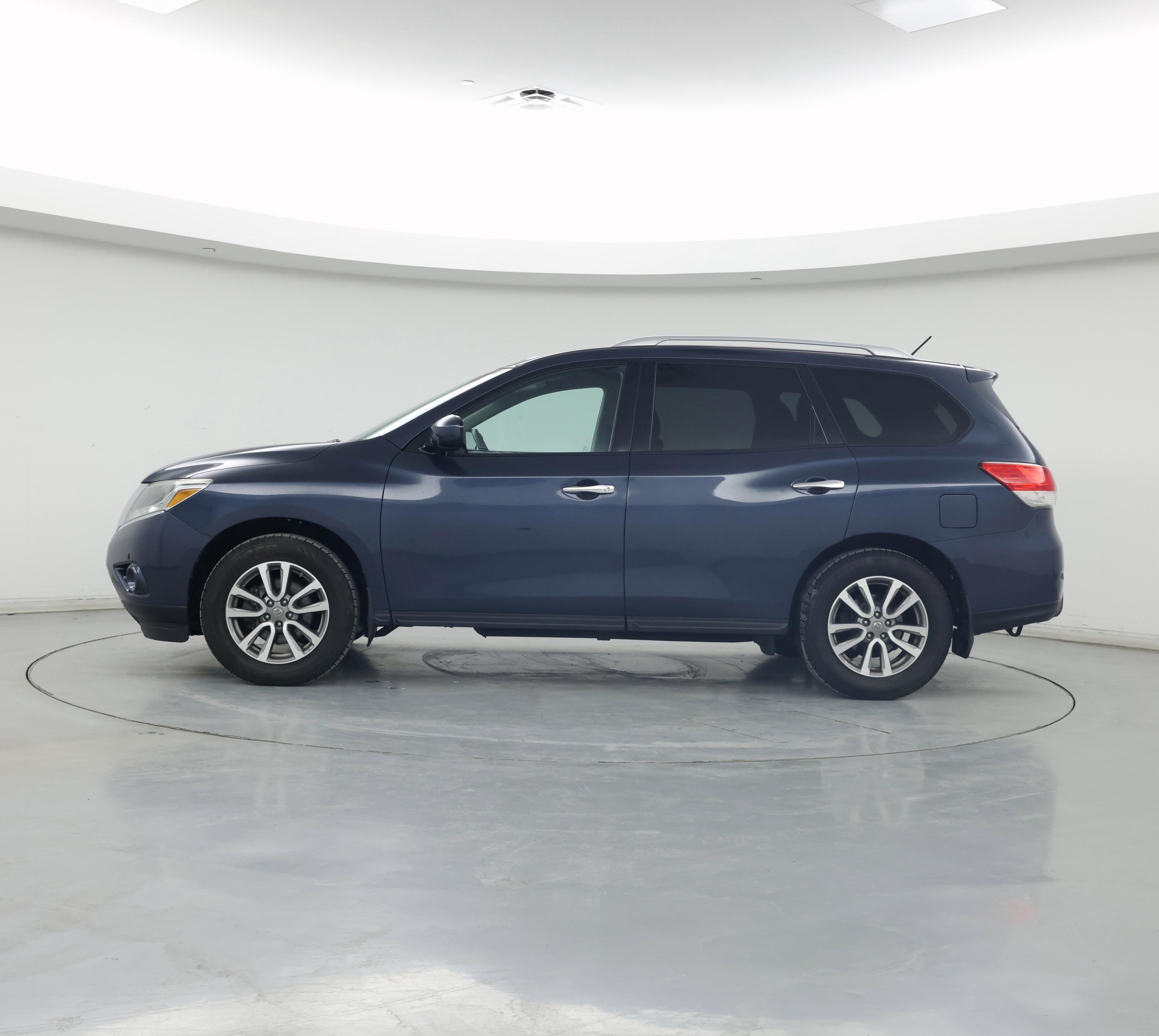 Thumbnail: 2016 Nissan Pathfinder - 3