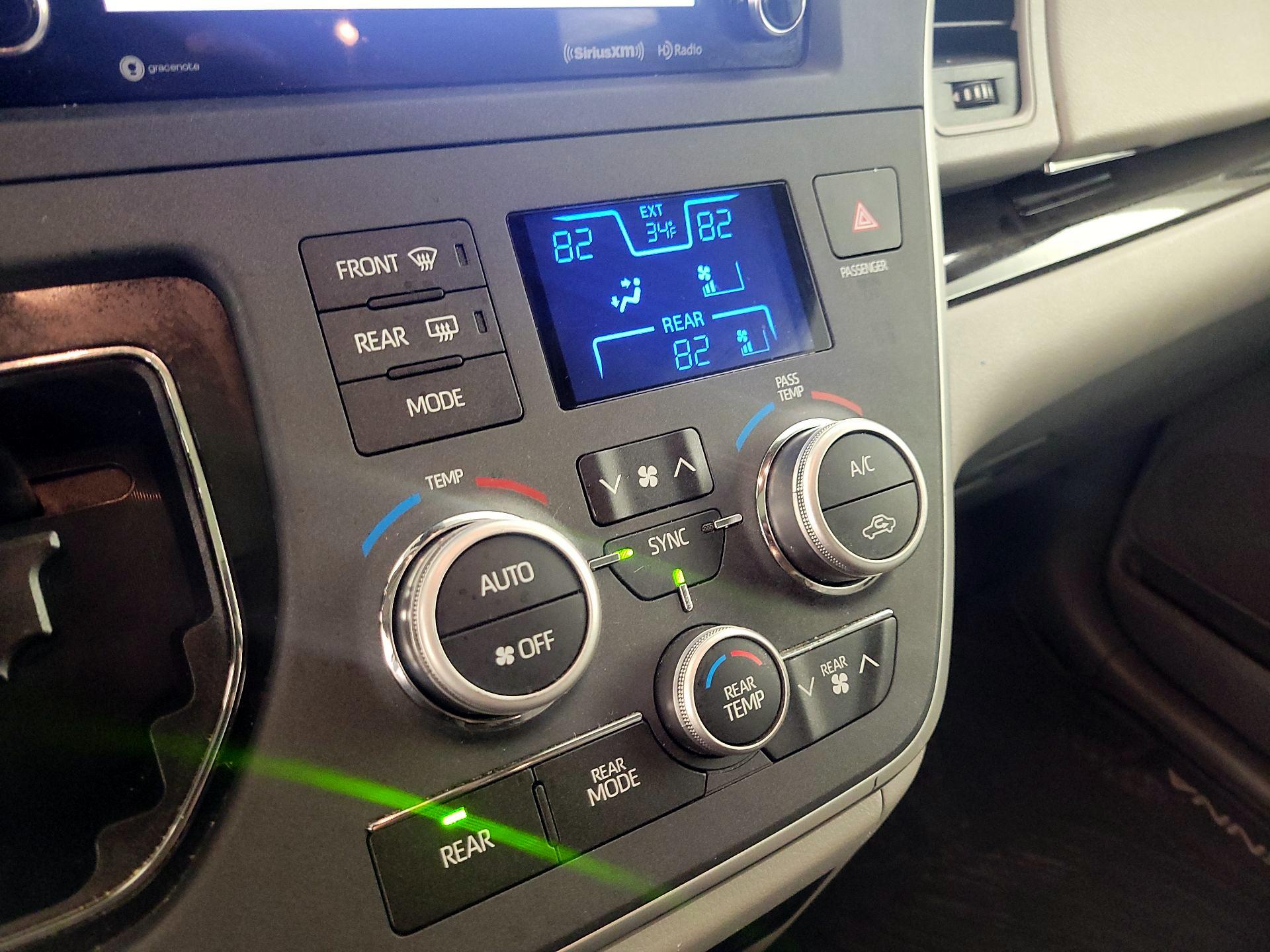 Thumbnail: 2020 Toyota Sienna - 17