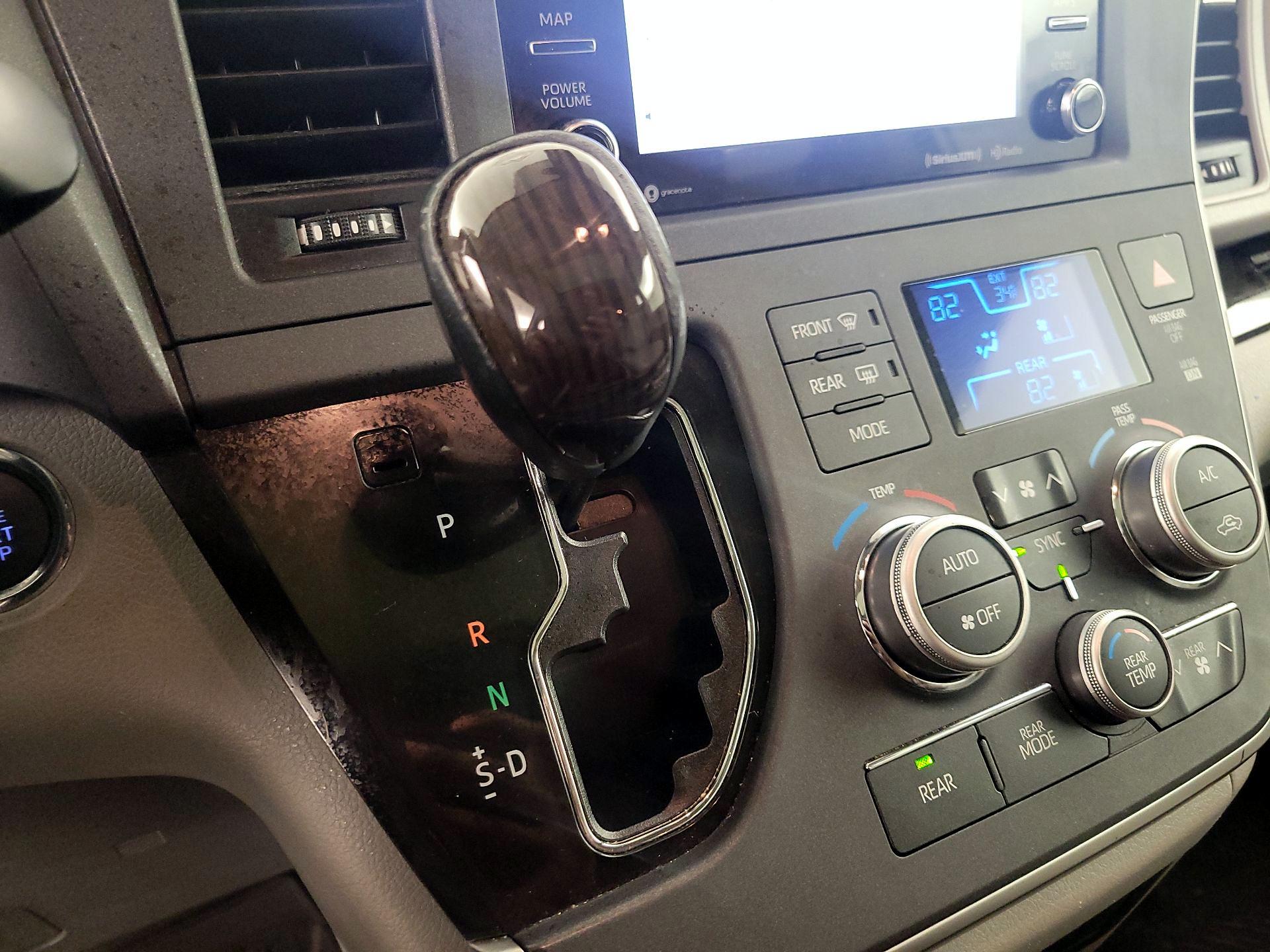 Thumbnail: 2020 Toyota Sienna - 18