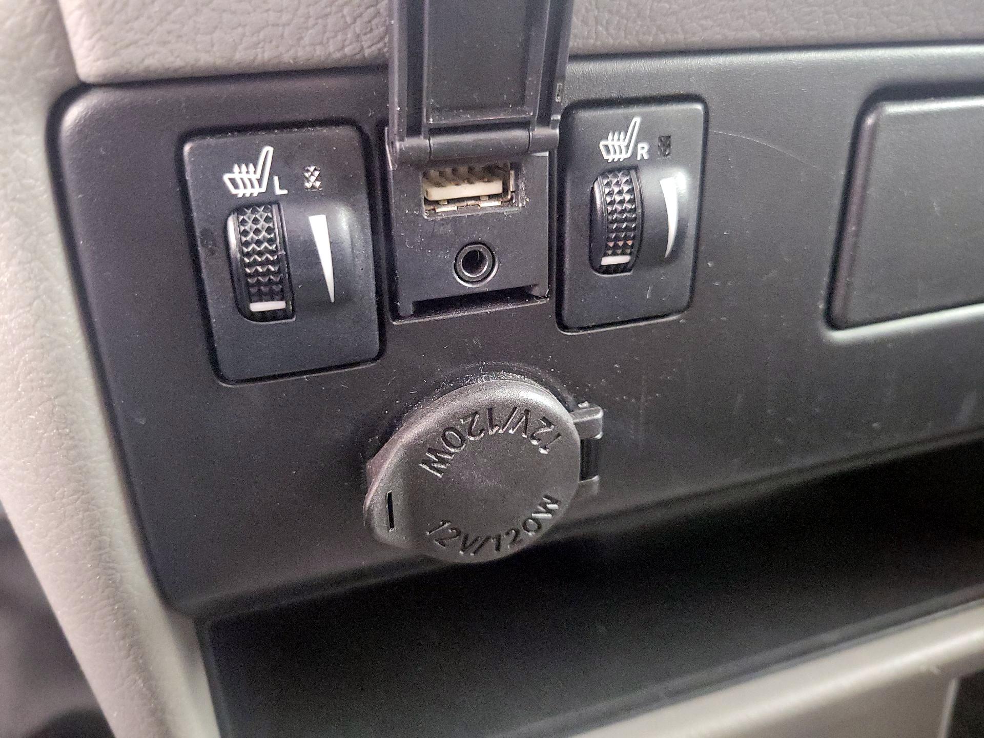 Thumbnail: 2020 Toyota Sienna - 19