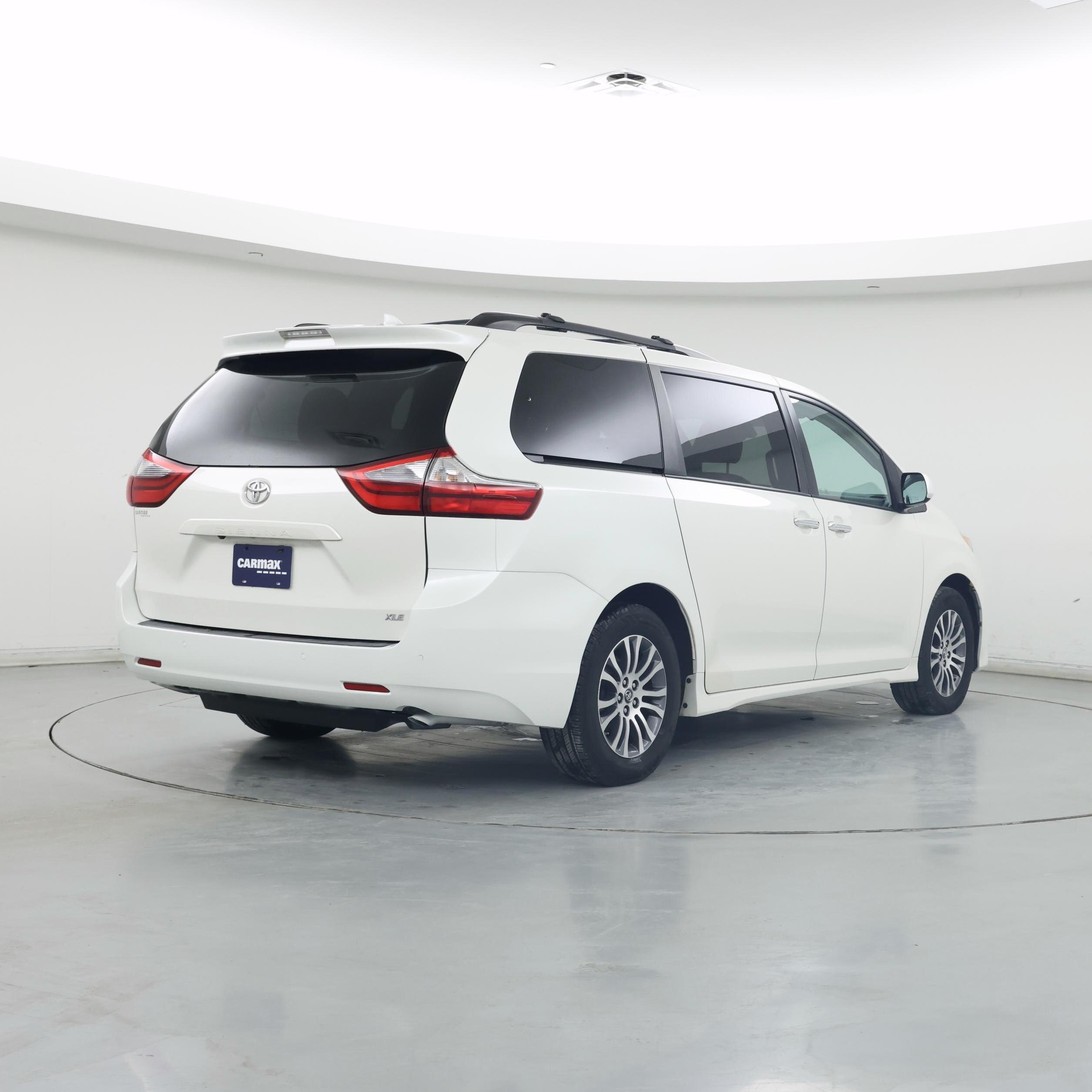 Thumbnail: 2020 Toyota Sienna - 8