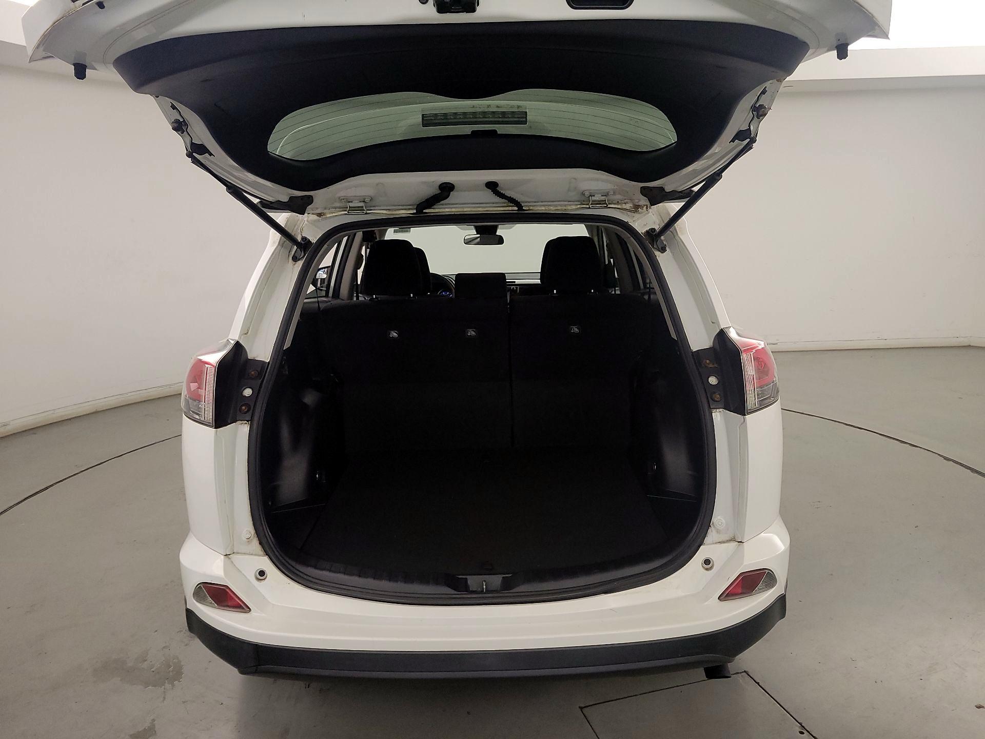 Thumbnail: 2017 Toyota RAV4 - 20