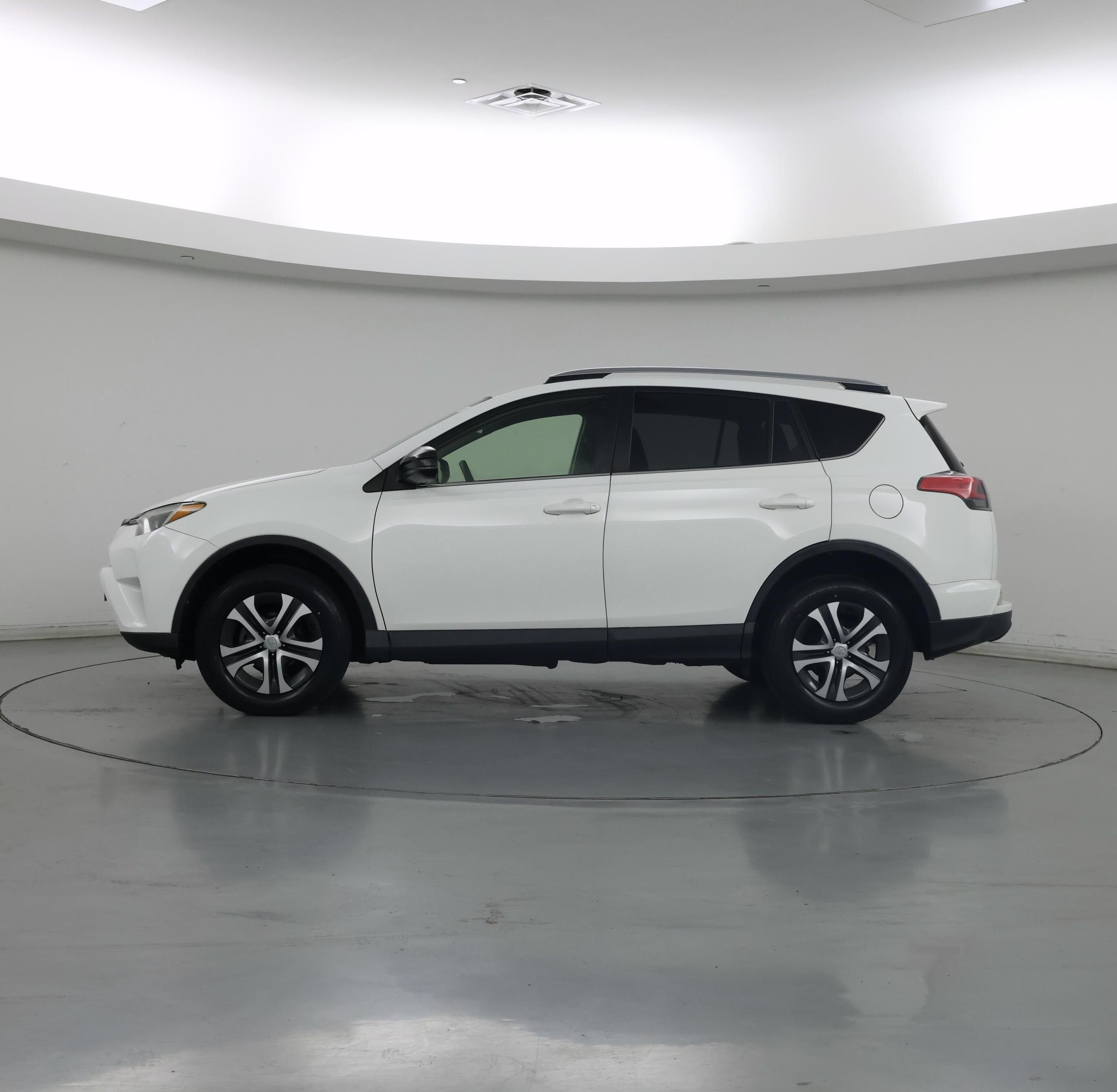 Thumbnail: 2017 Toyota RAV4 - 3