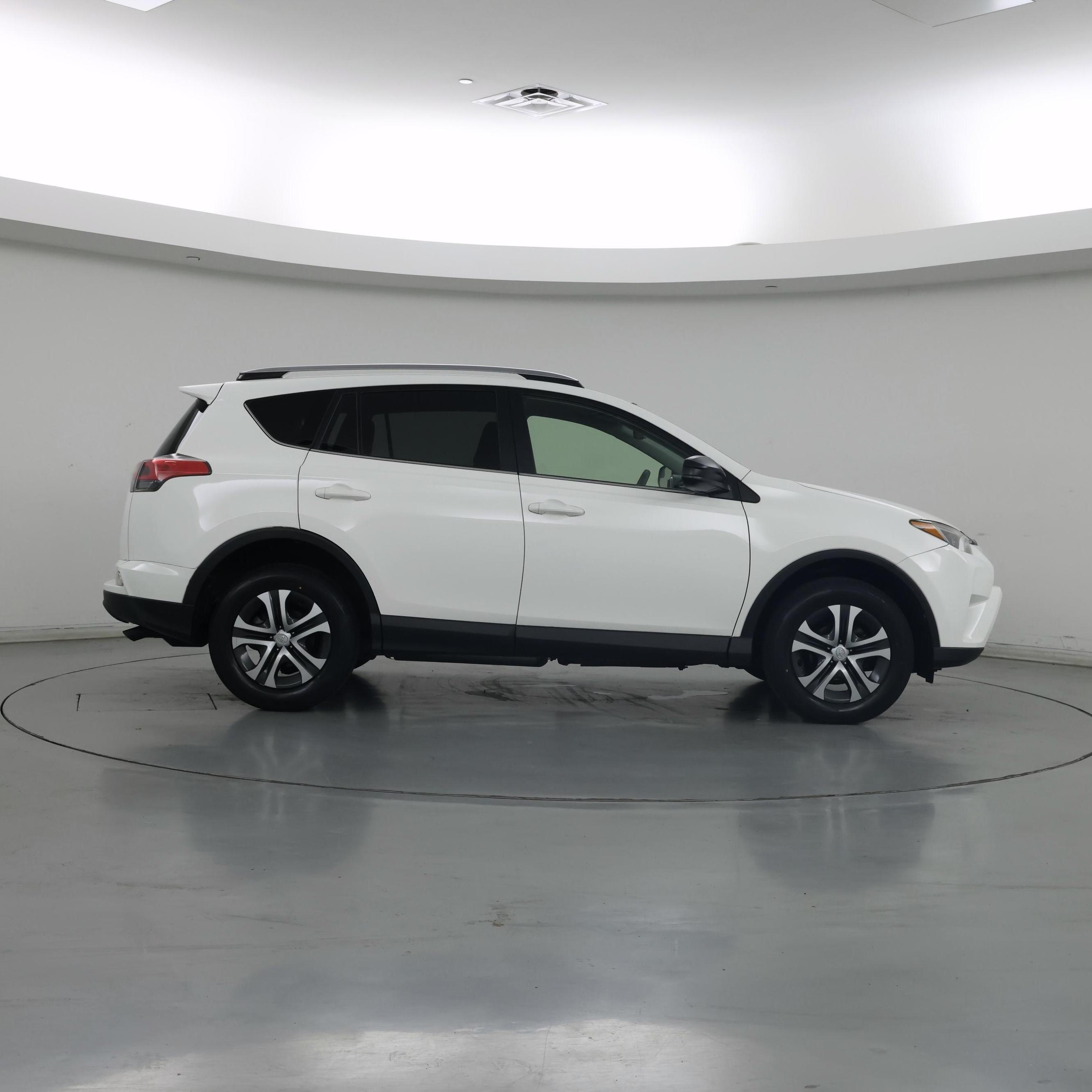 Thumbnail: 2017 Toyota RAV4 - 7