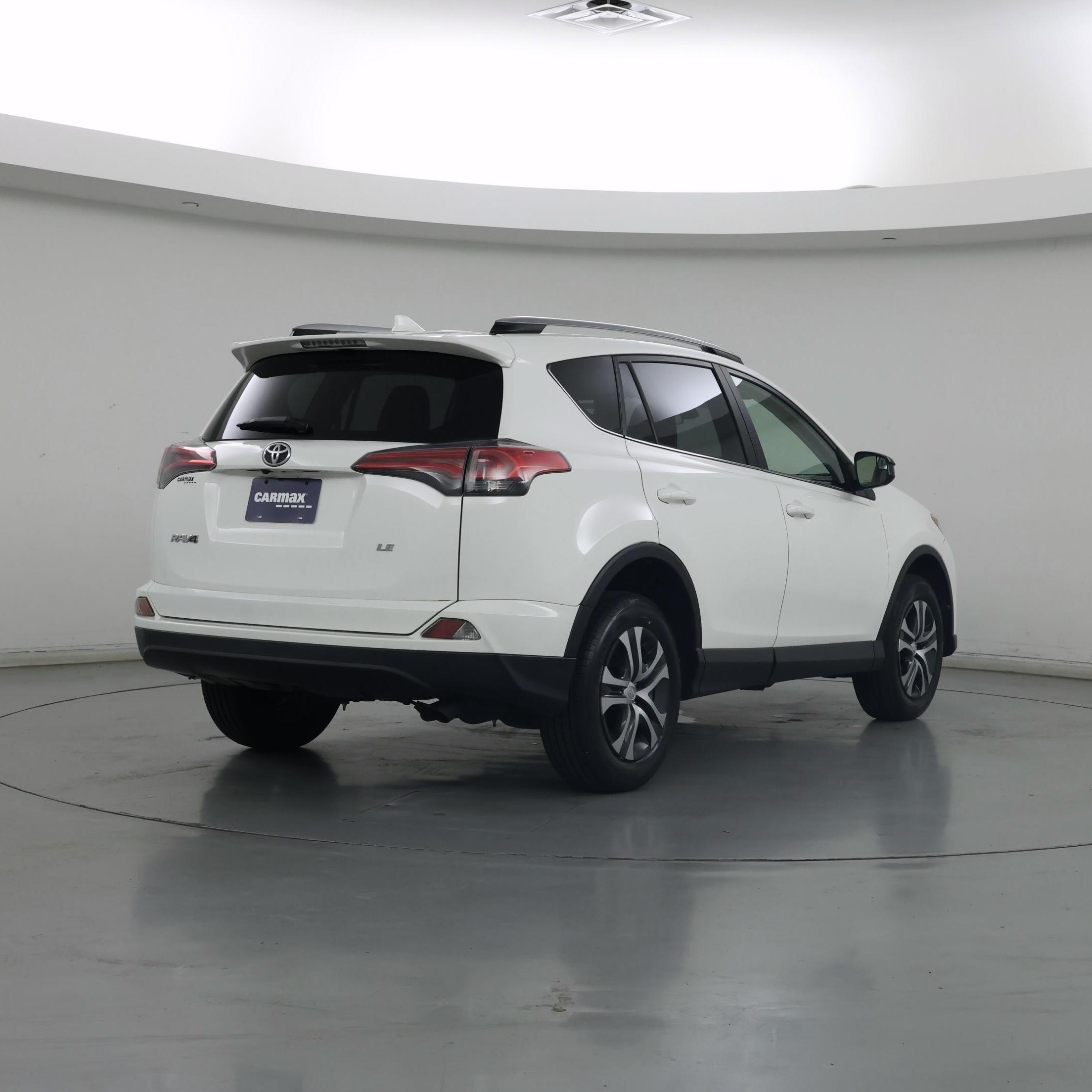 Thumbnail: 2017 Toyota RAV4 - 8