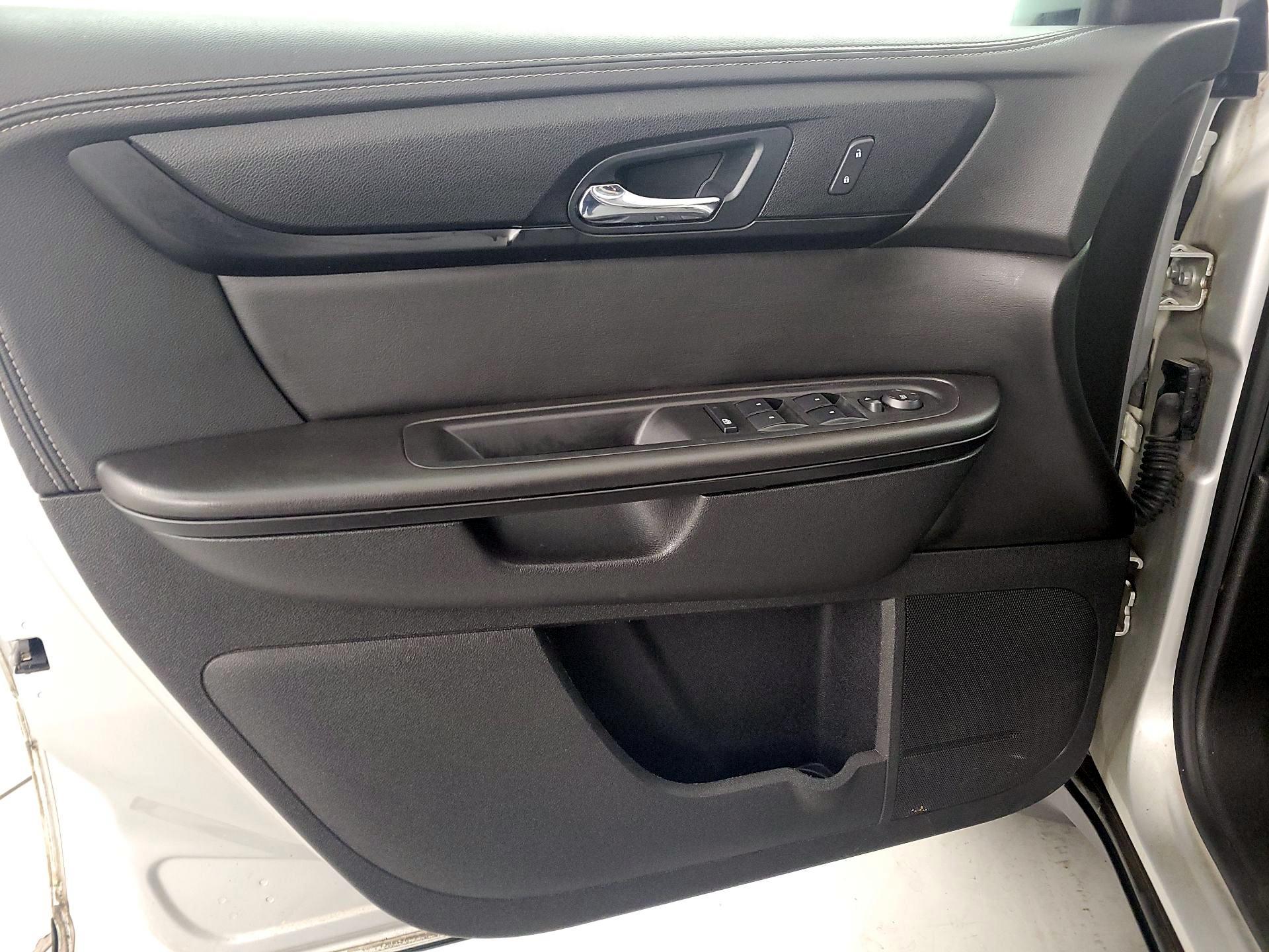 Thumbnail: 2017 Chevrolet Traverse - 12