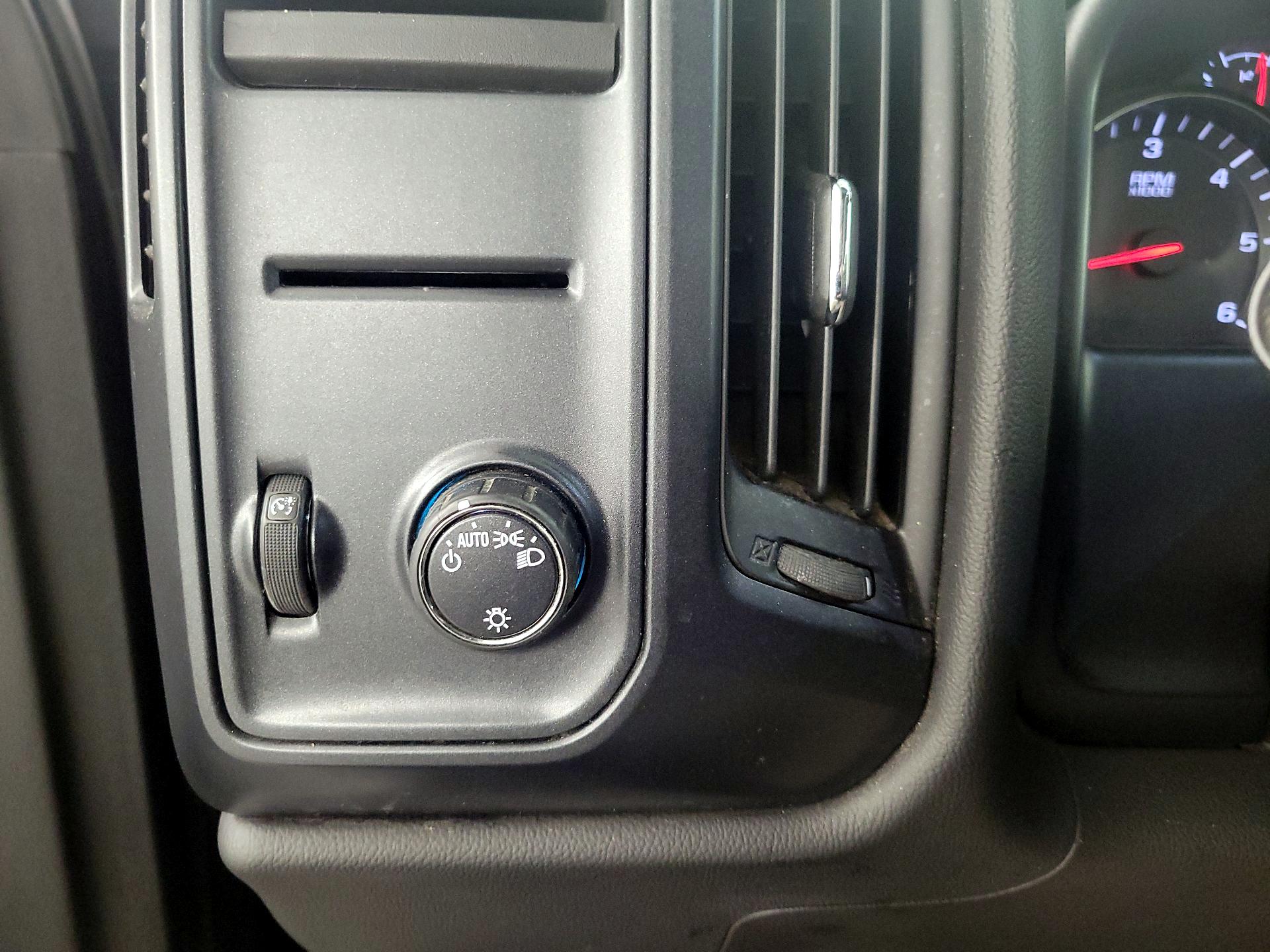 Thumbnail: 2015 Chevrolet Silverado 1500 - 13