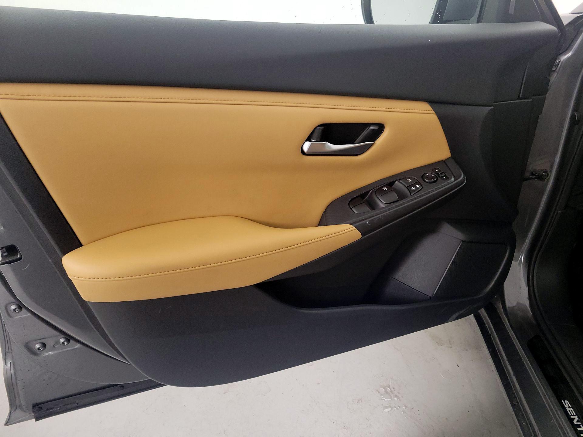 Thumbnail: 2021 Nissan Sentra - 12