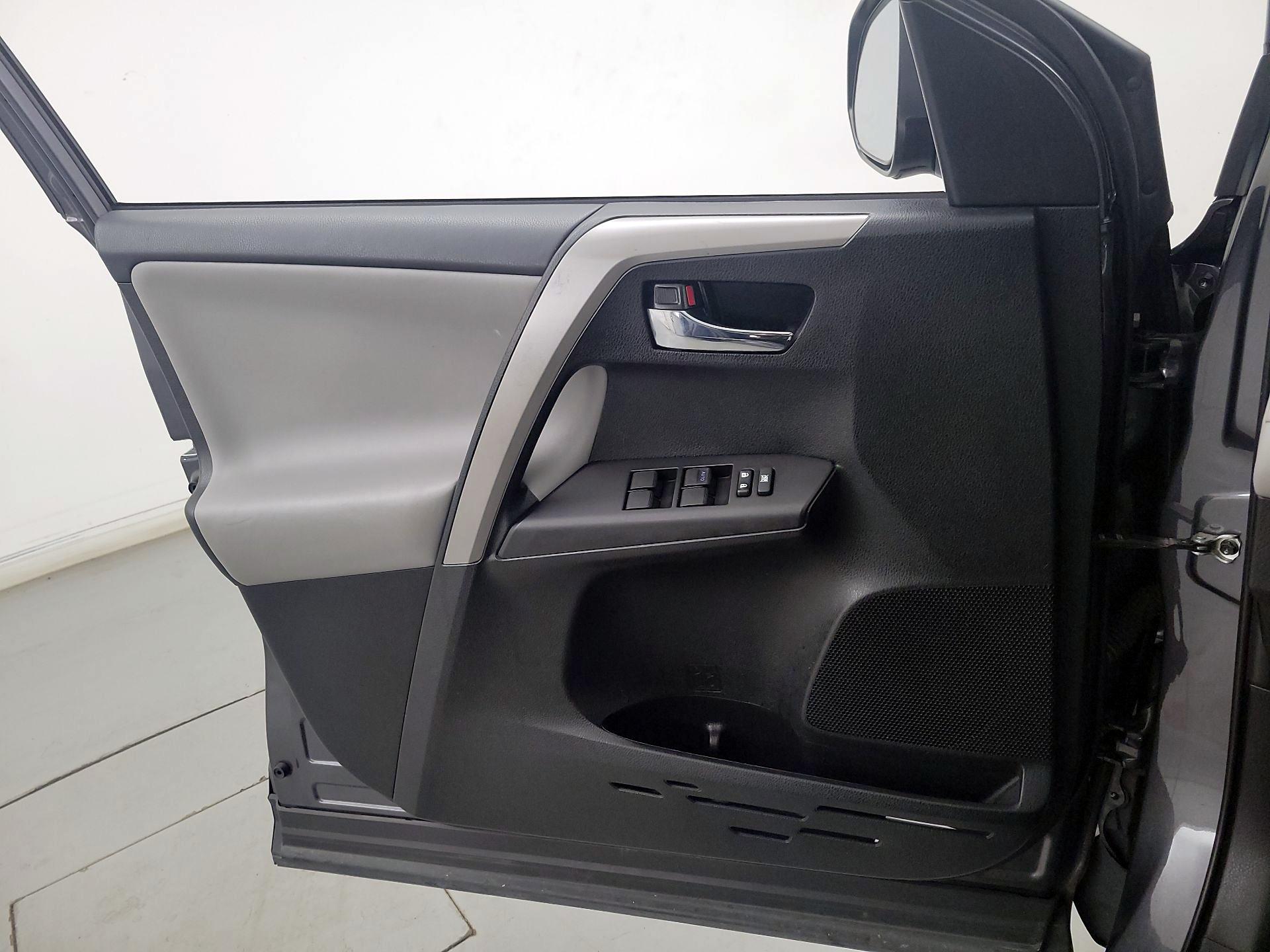 Thumbnail: 2017 Toyota RAV4 - 12