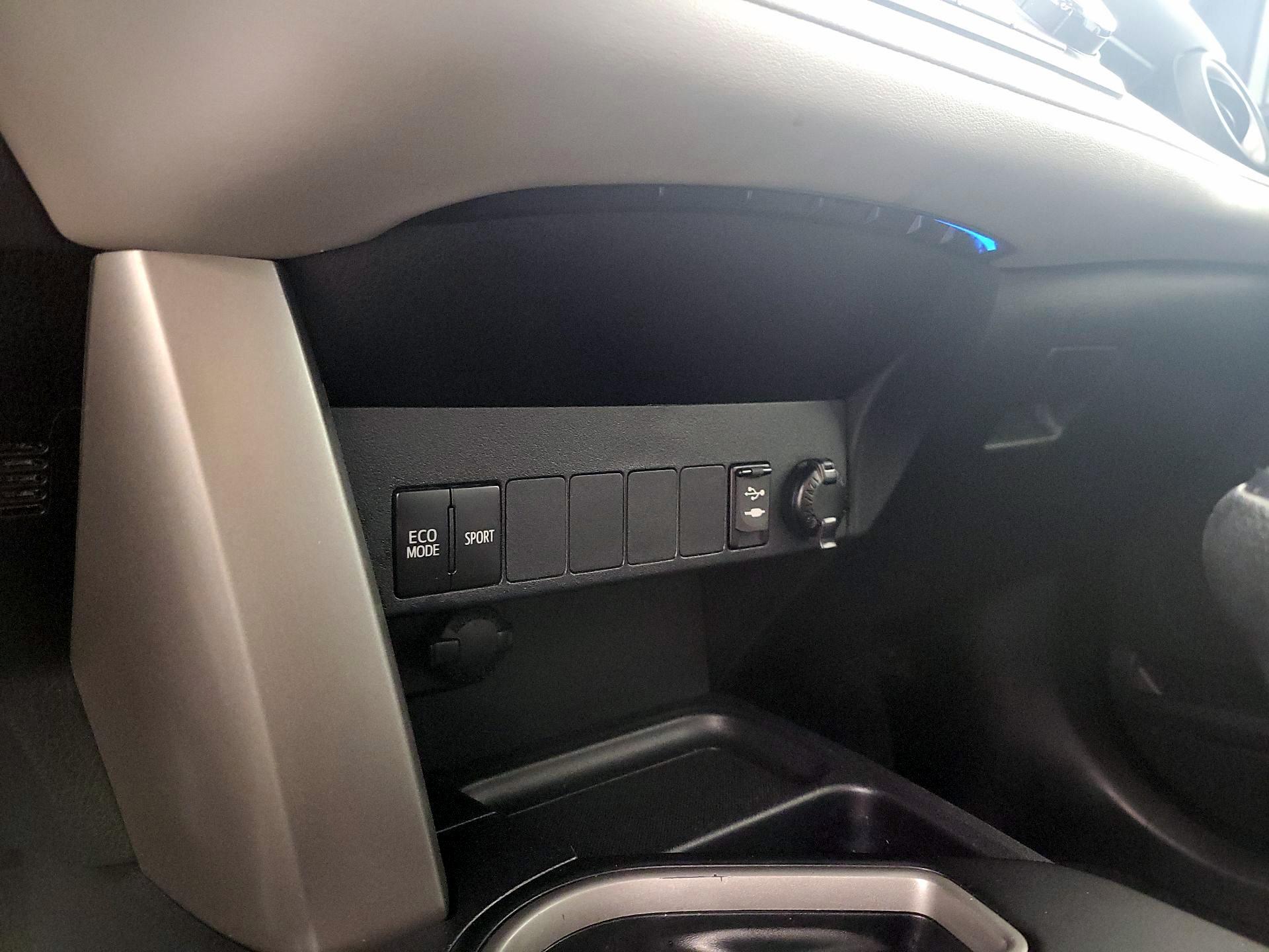 Thumbnail: 2017 Toyota RAV4 - 18