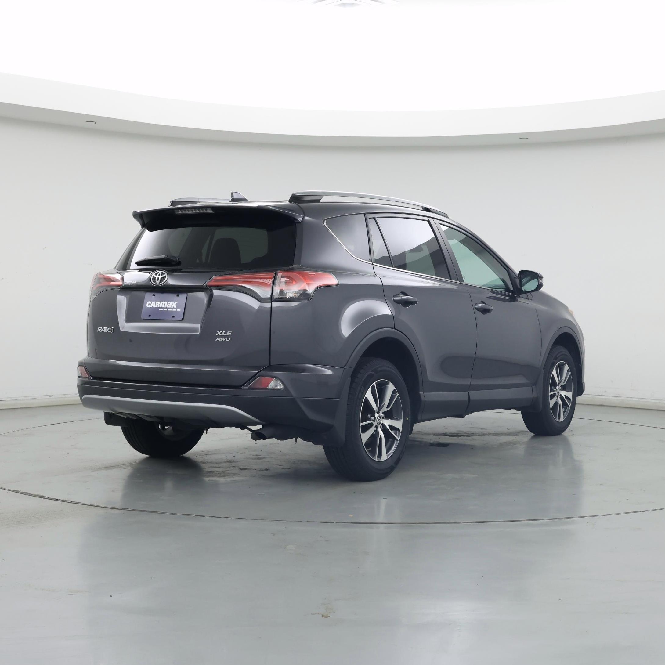 Thumbnail: 2017 Toyota RAV4 - 8