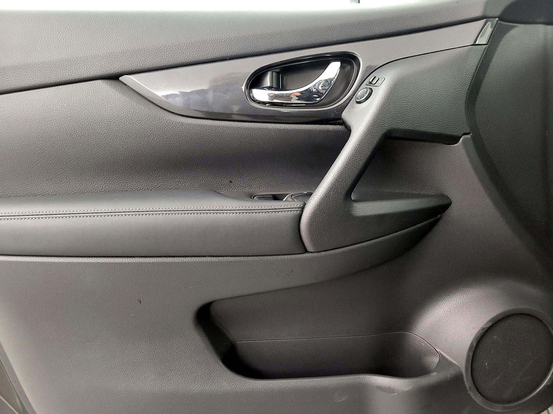 Thumbnail: 2018 Nissan Rogue - 12