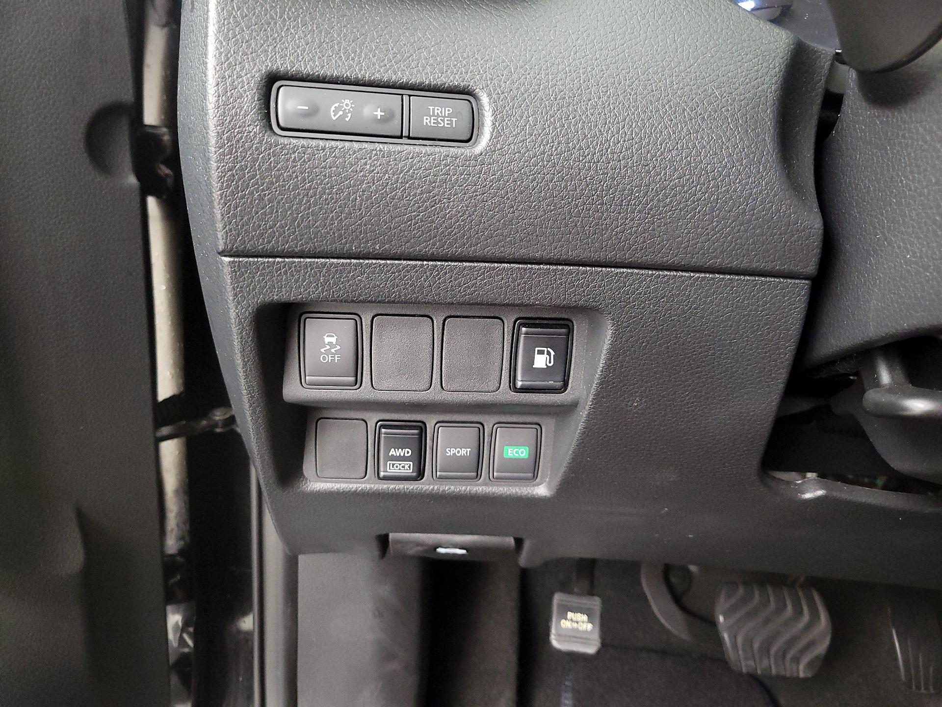 Thumbnail: 2018 Nissan Rogue - 13