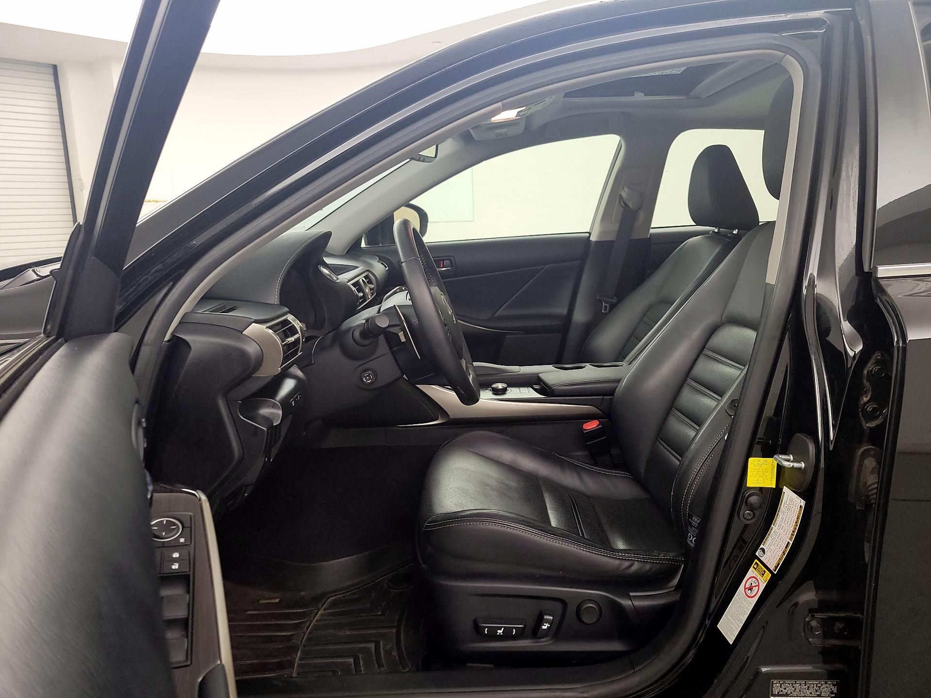 Thumbnail: 2015 Lexus IS - 11