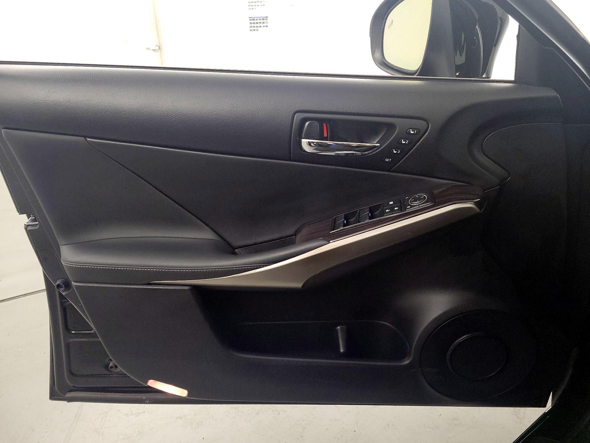 Thumbnail: 2015 Lexus IS - 12