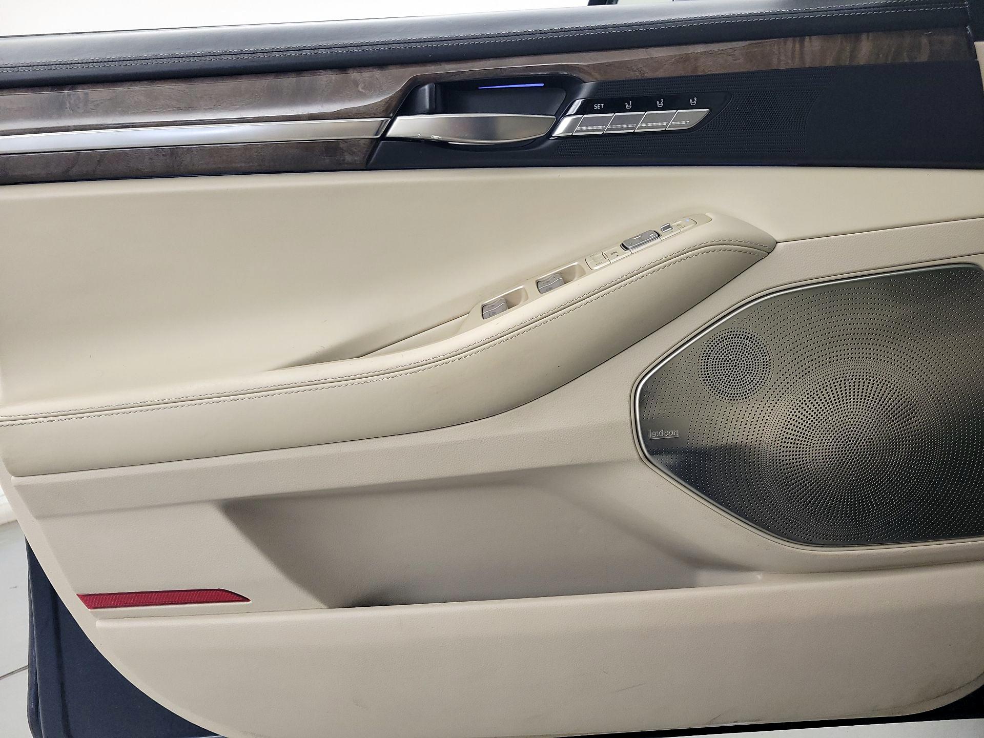 Thumbnail: 2019 Genesis G90 - 12