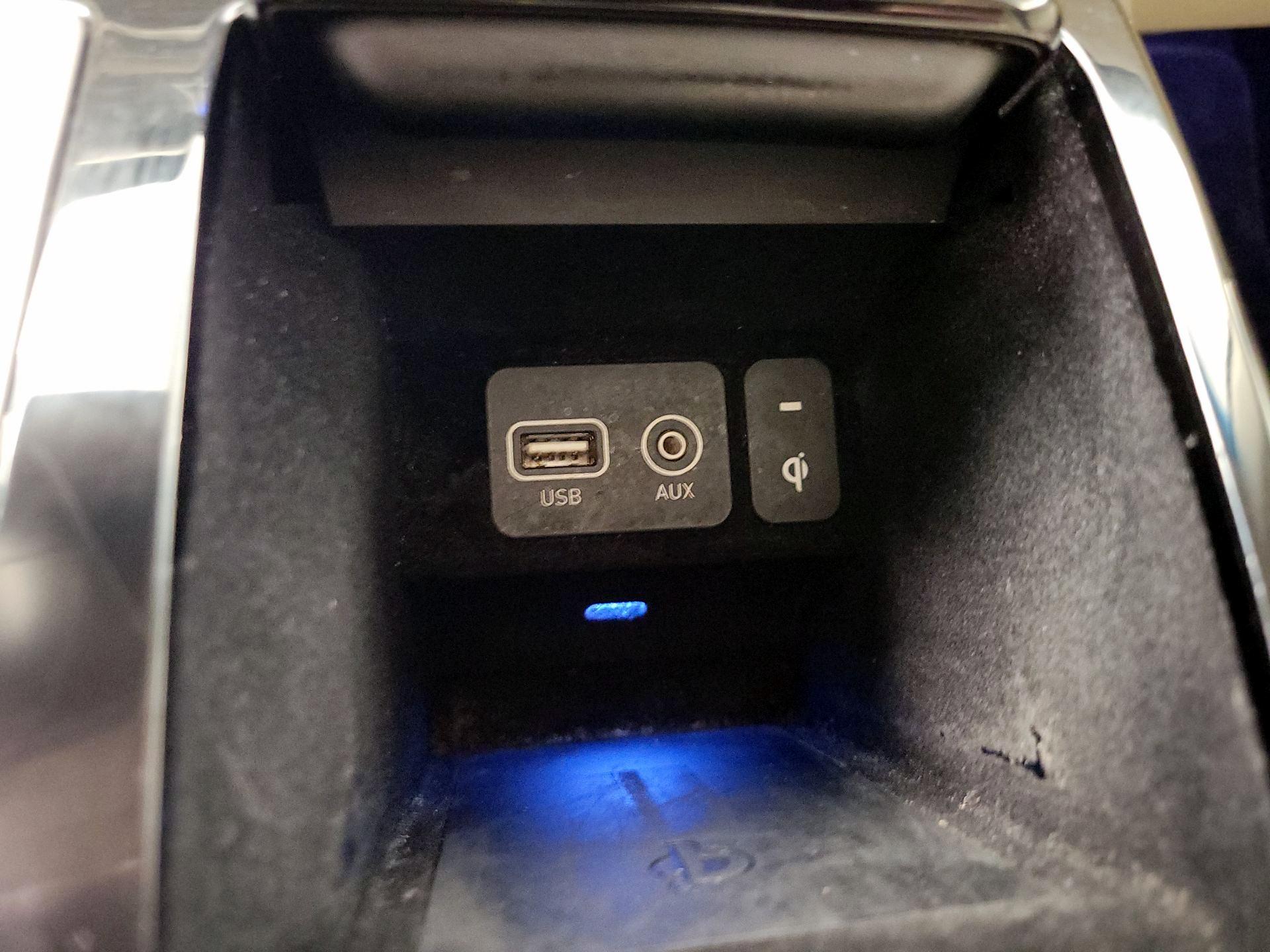 Thumbnail: 2019 Genesis G90 - 19