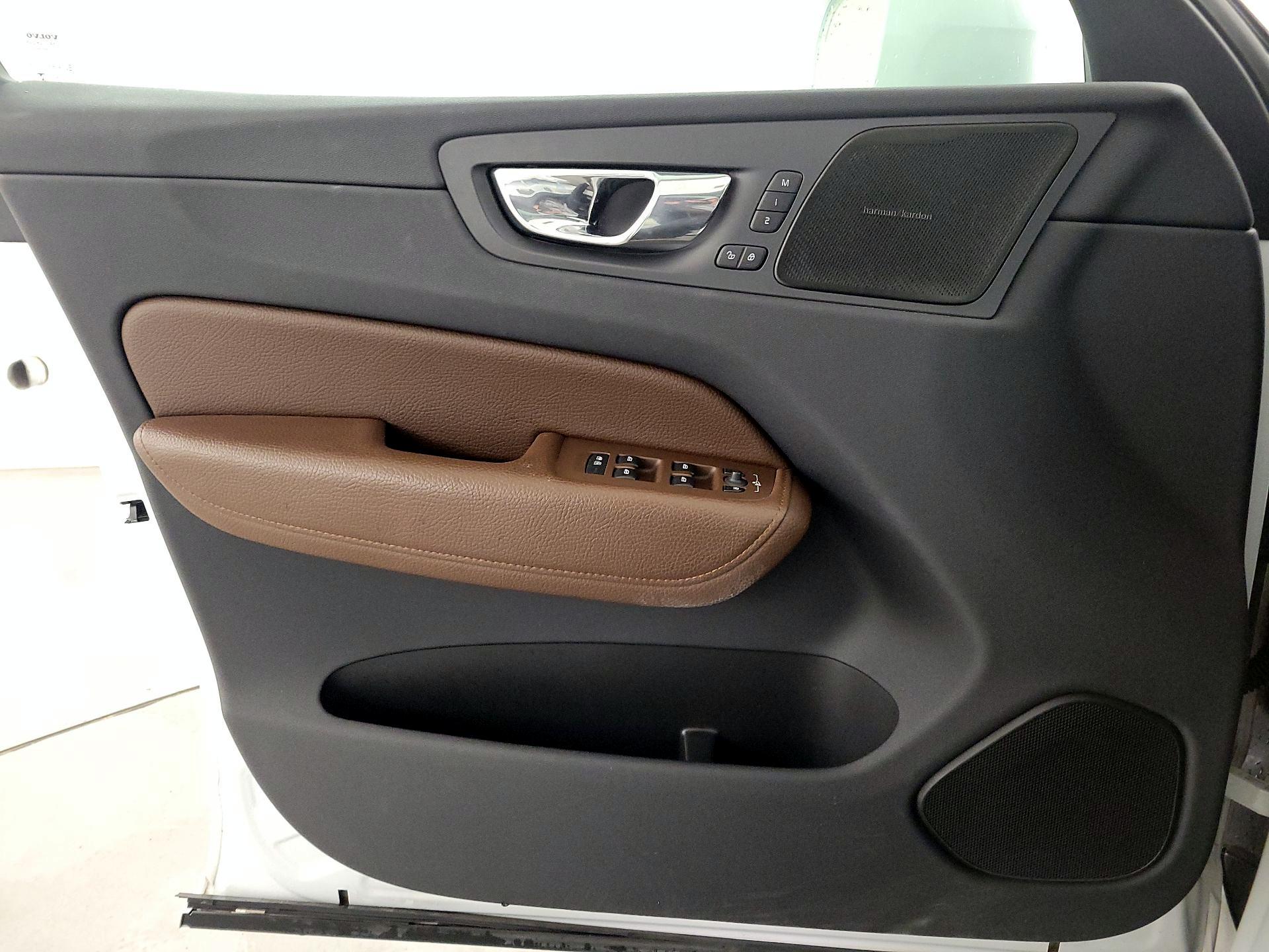 Thumbnail: 2019 Volvo XC60 - 12