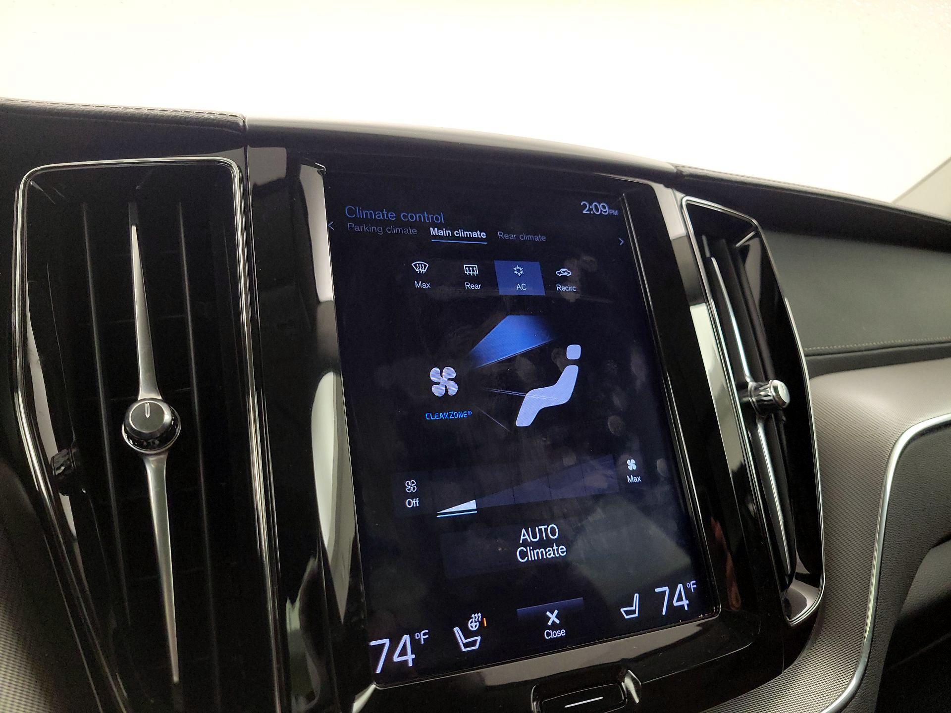 Thumbnail: 2019 Volvo XC60 - 16