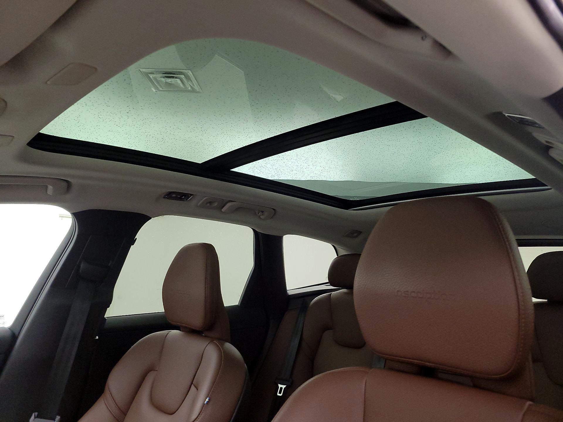 Thumbnail: 2019 Volvo XC60 - 18