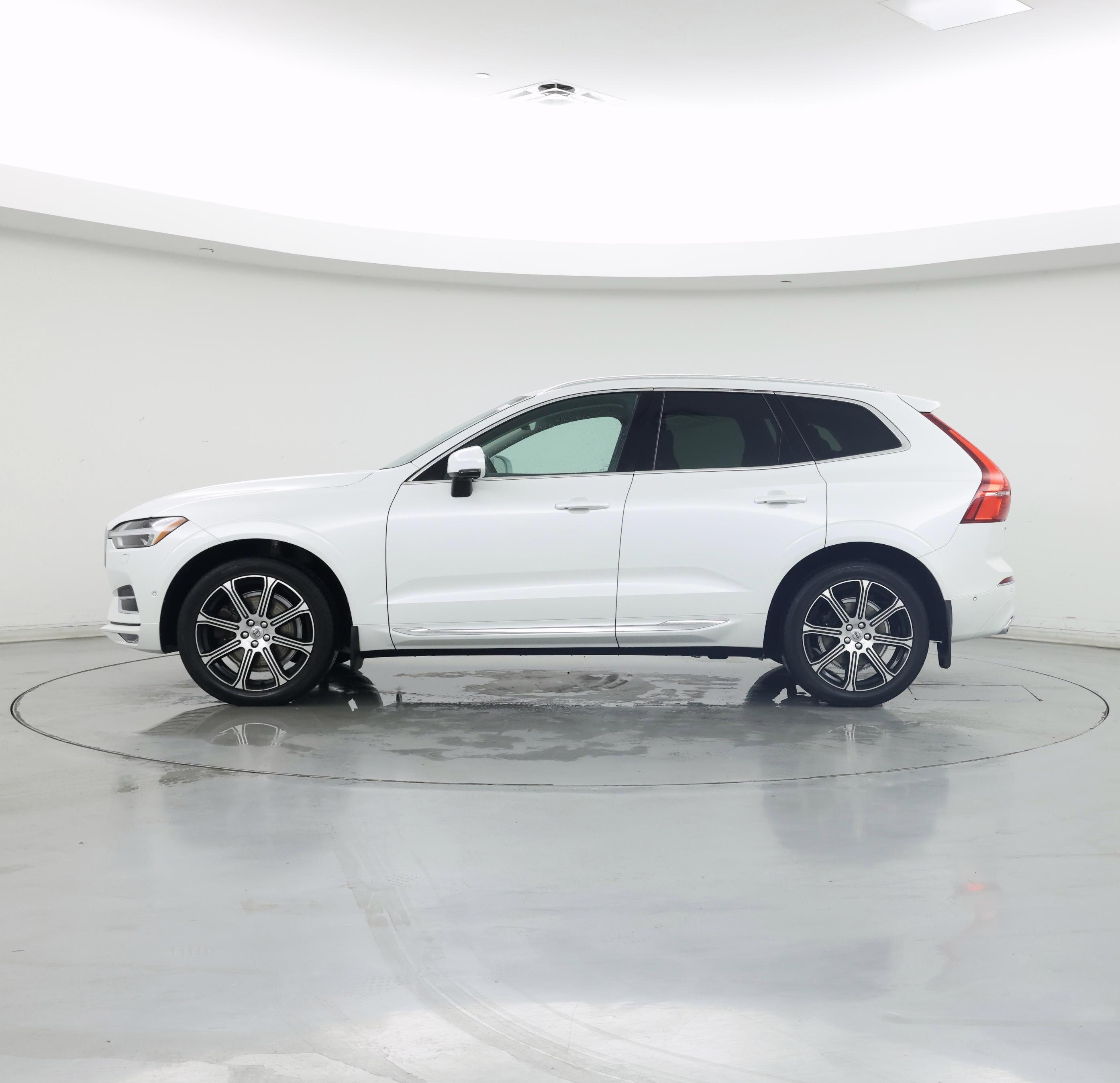 Thumbnail: 2019 Volvo XC60 - 3