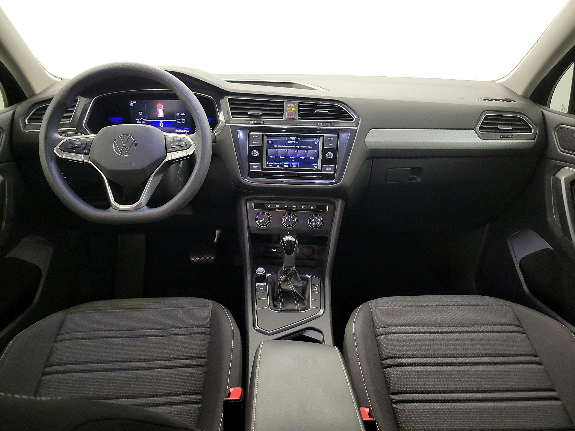 Thumbnail: 2022 Volkswagen Tiguan - 9