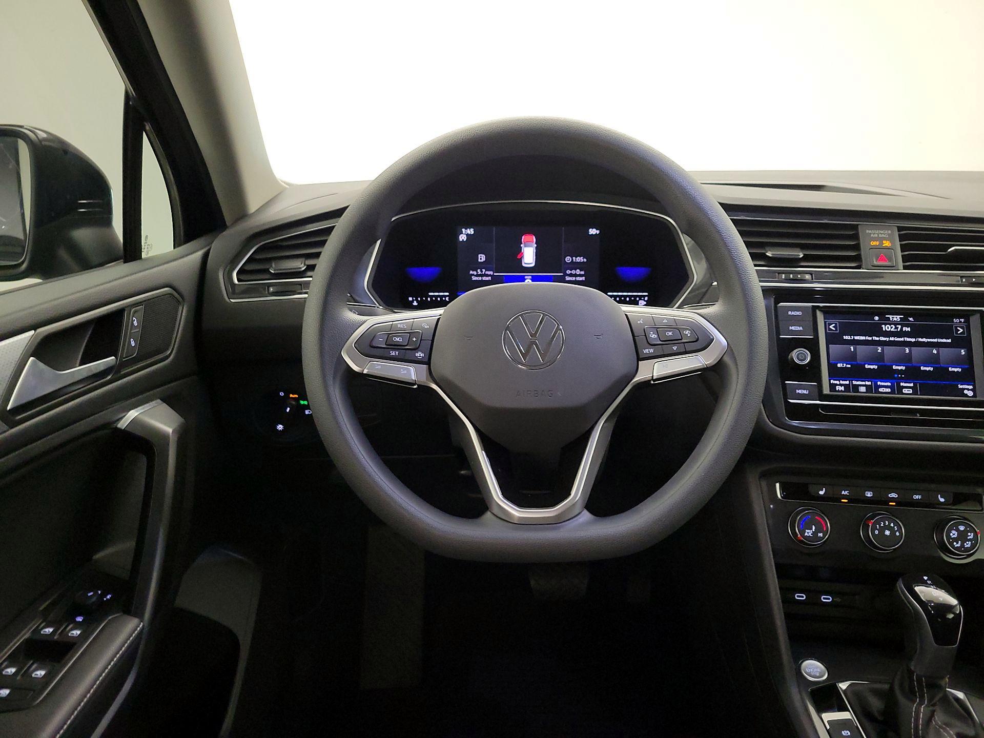 Thumbnail: 2022 Volkswagen Tiguan - 10