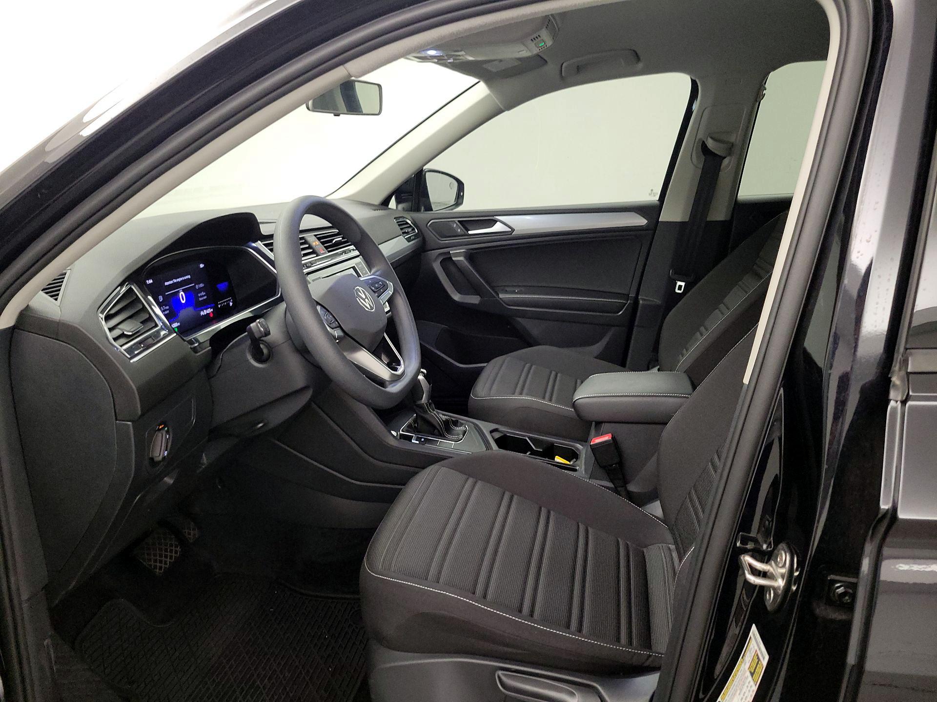 Thumbnail: 2022 Volkswagen Tiguan - 11