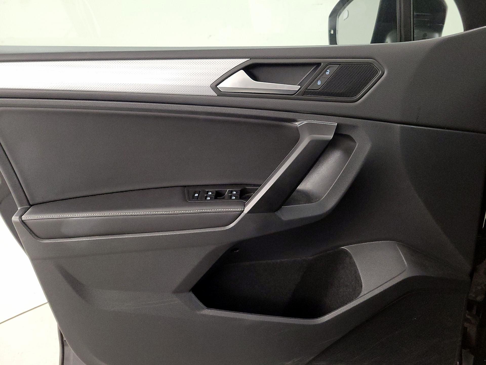 Thumbnail: 2022 Volkswagen Tiguan - 12