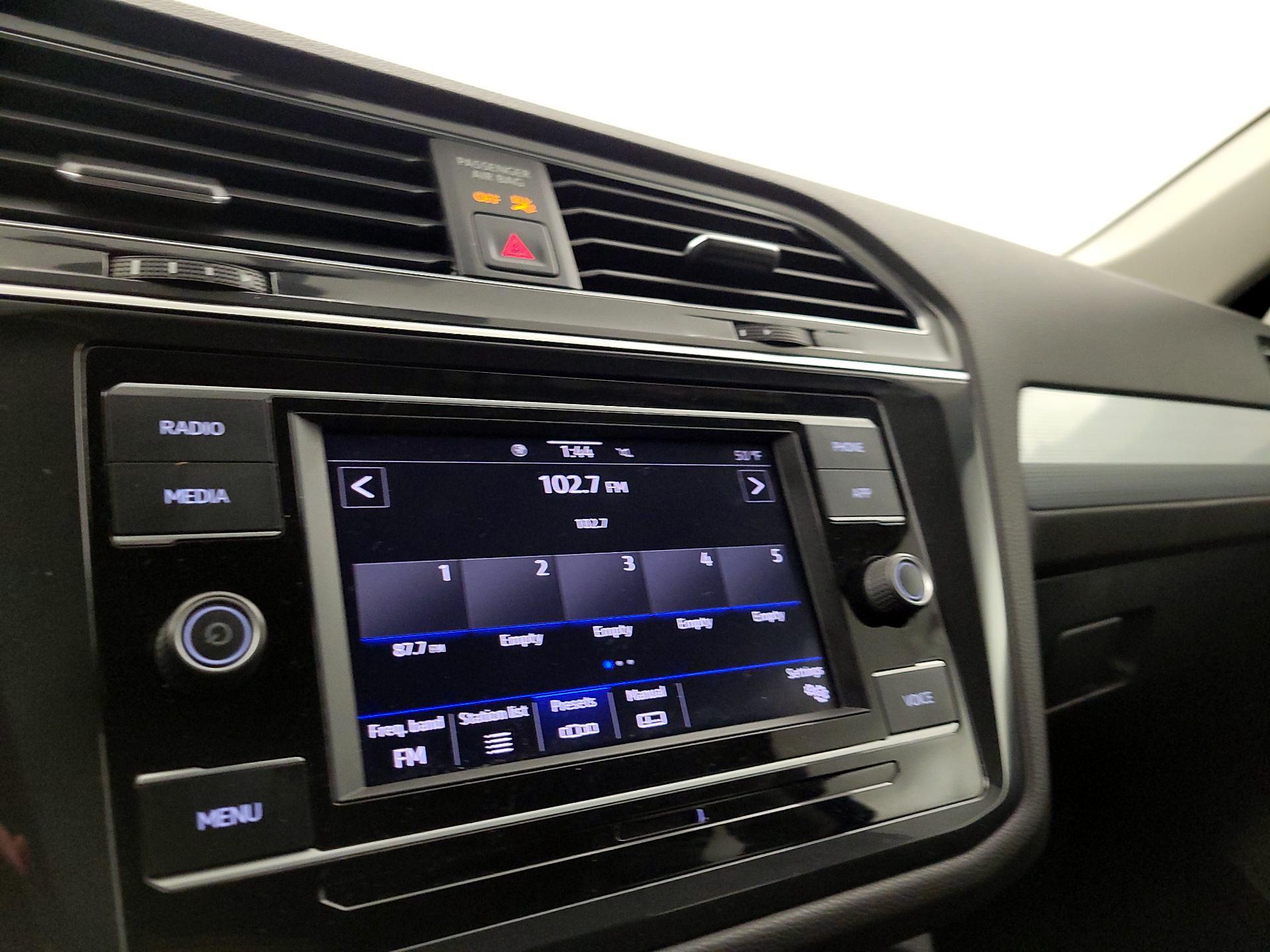 Thumbnail: 2022 Volkswagen Tiguan - 15