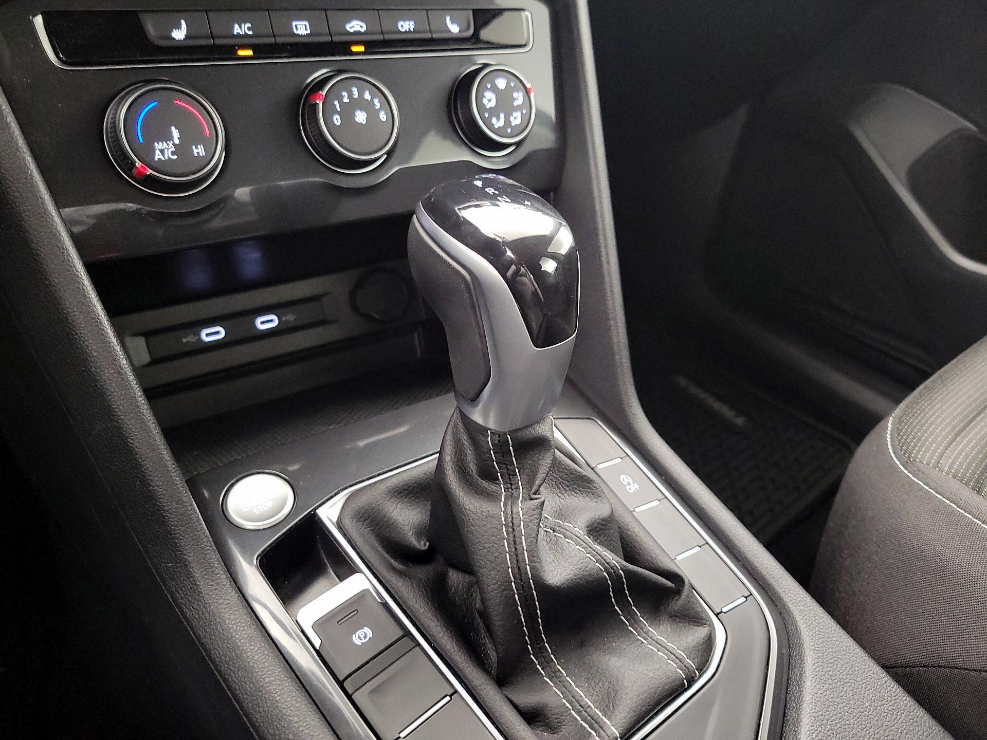 Thumbnail: 2022 Volkswagen Tiguan - 17