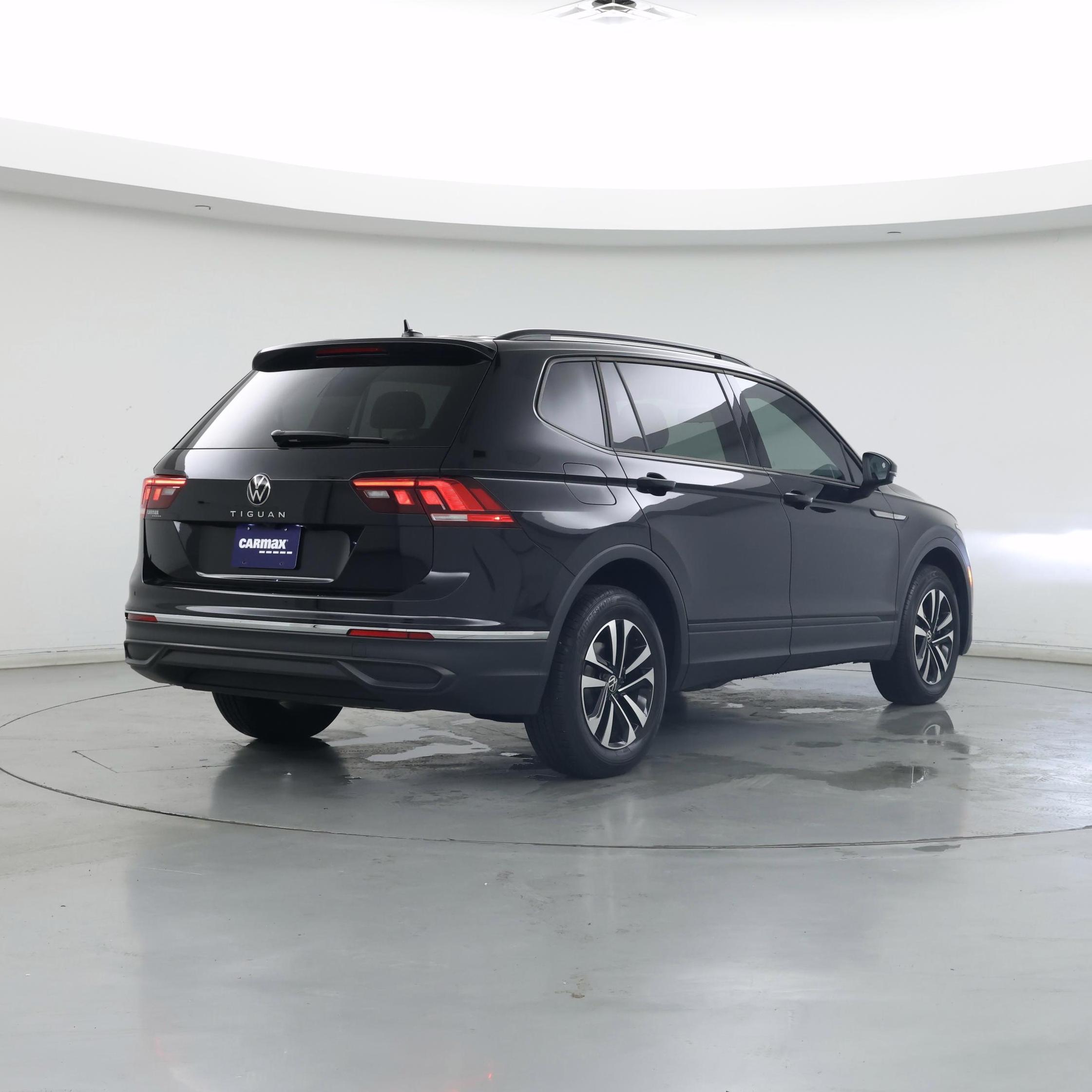 Thumbnail: 2022 Volkswagen Tiguan - 8