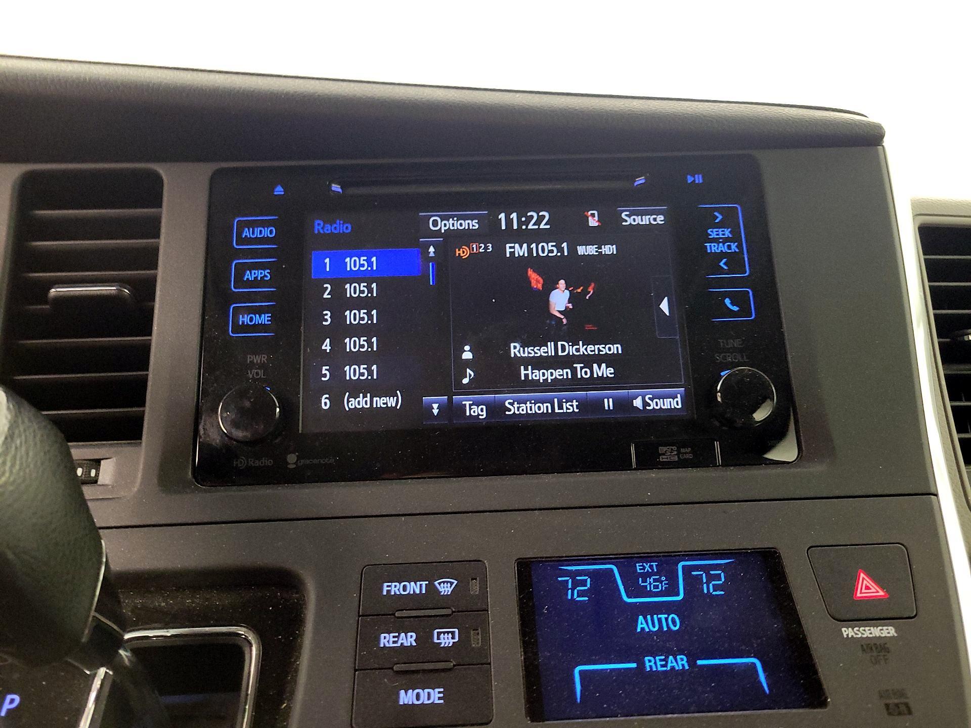 Thumbnail: 2015 Toyota Sienna - 15